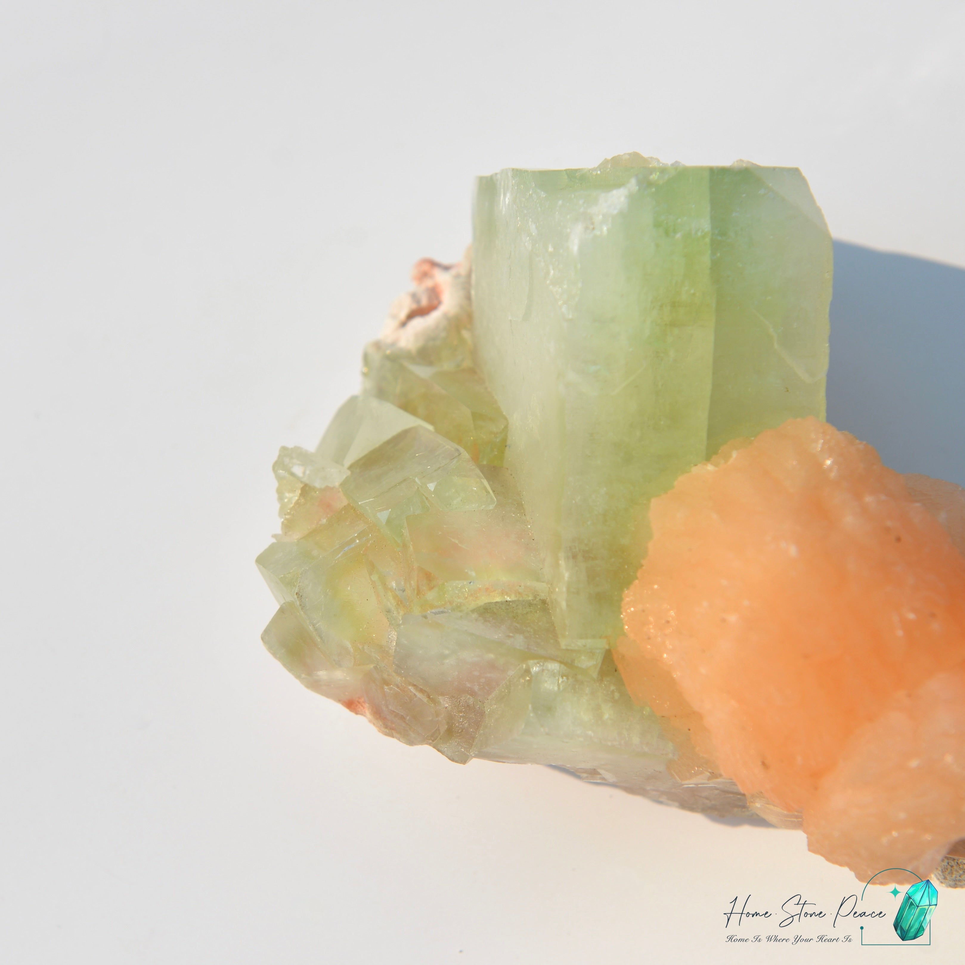 精品印度大顆綠魚眼石橙輝沸石共生原石 Green Apophyllite with Peach Stilbite Cluster