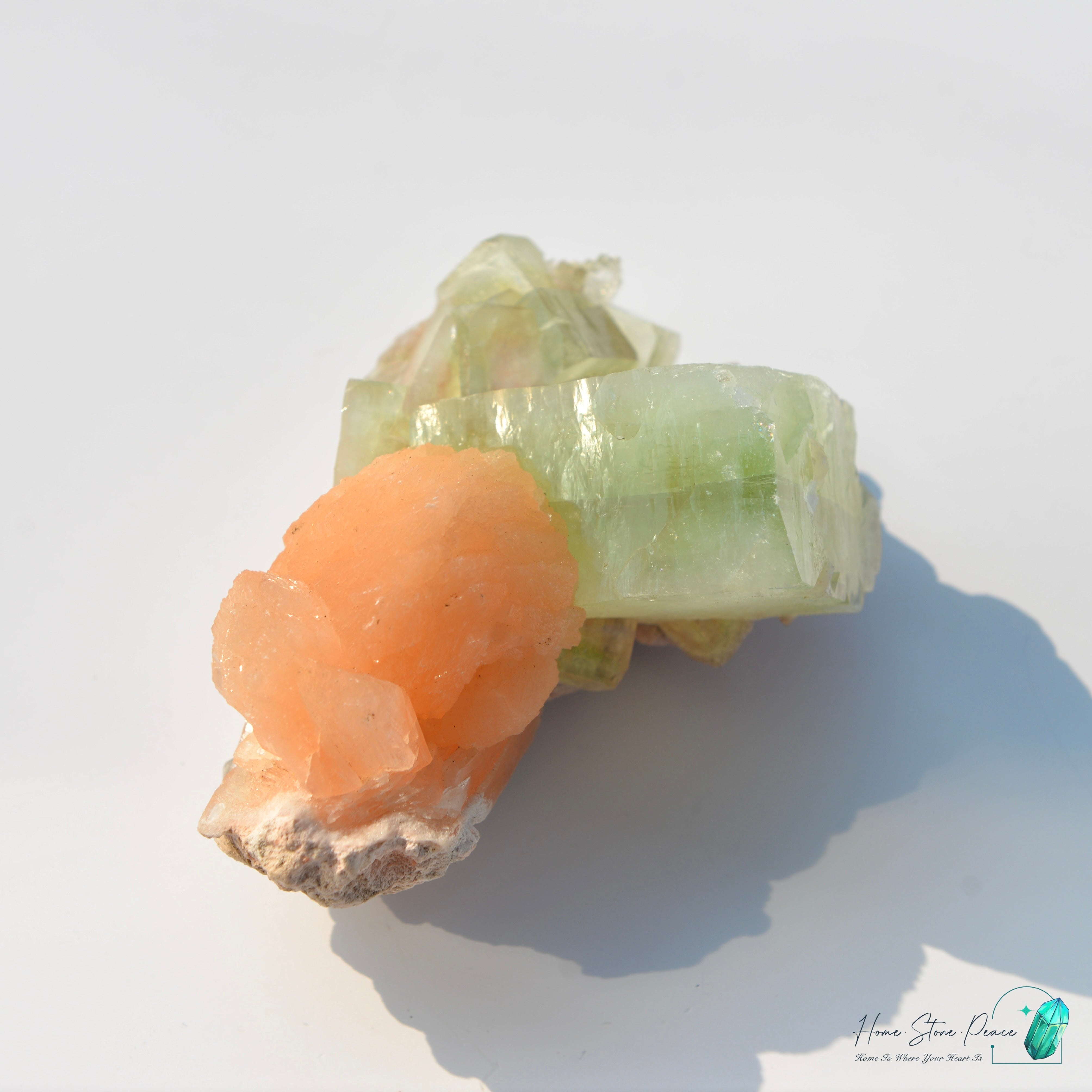 精品印度大顆綠魚眼石橙輝沸石共生原石 Green Apophyllite with Peach Stilbite Cluster