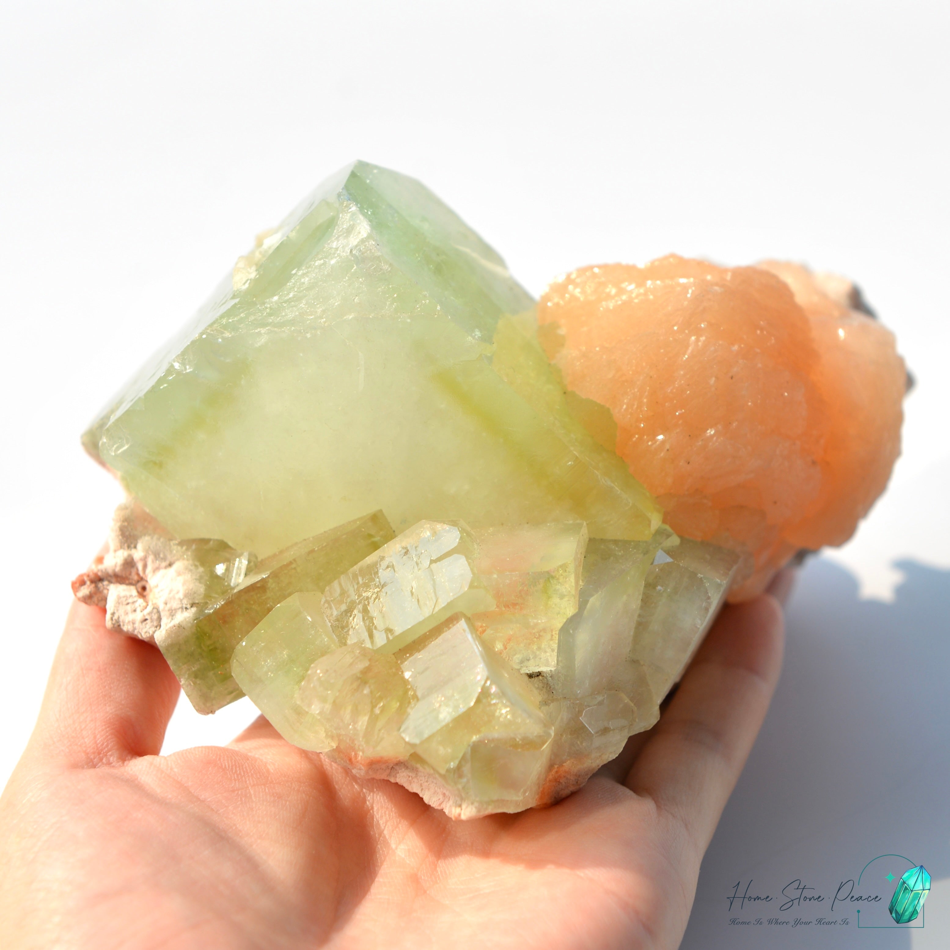 精品印度大顆綠魚眼石橙輝沸石共生原石 Green Apophyllite with Peach Stilbite Cluster