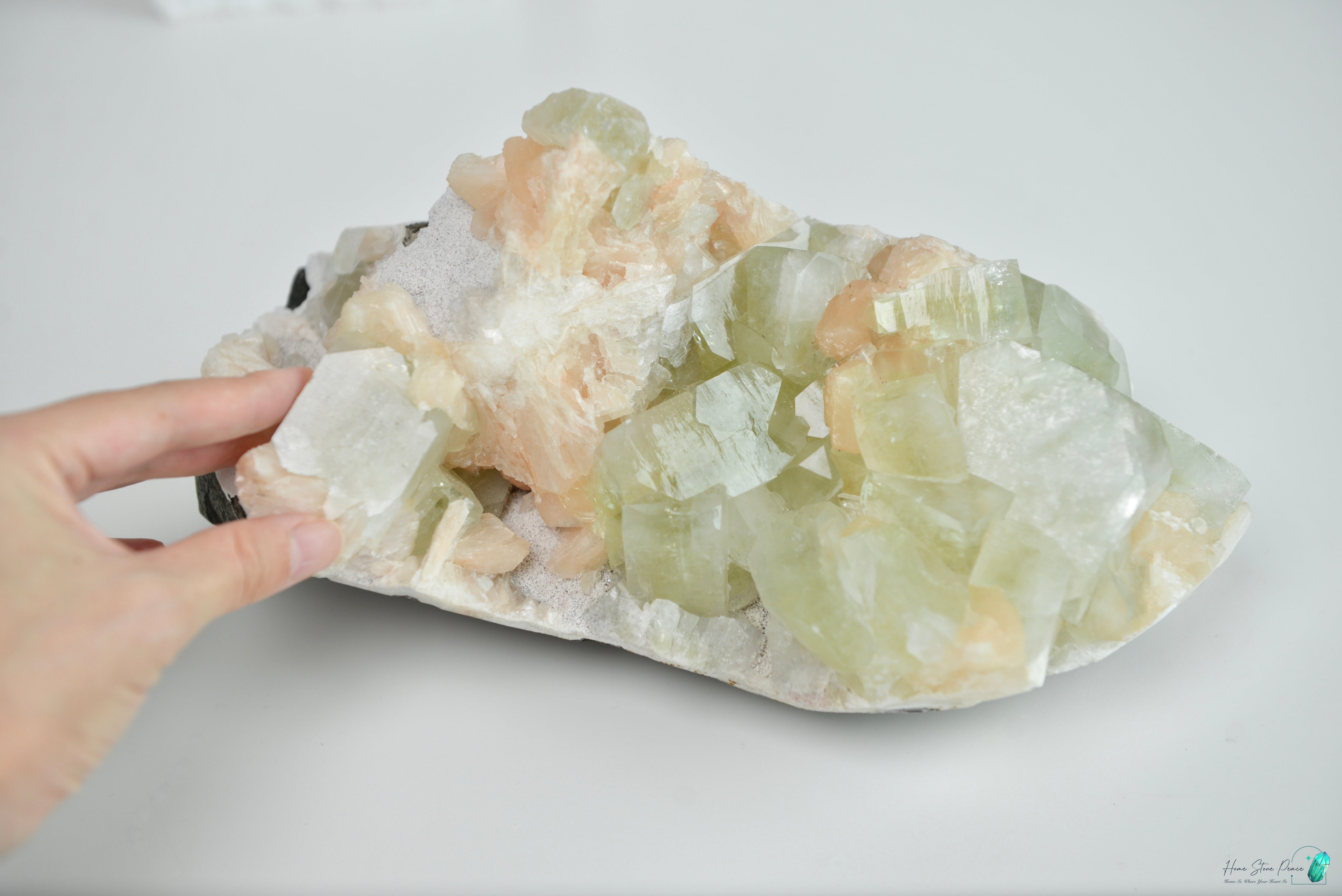 精品印度大顆綠魚眼石橙輝沸石共生原石 Green Apophyllite with Peach Stilbite Cluster