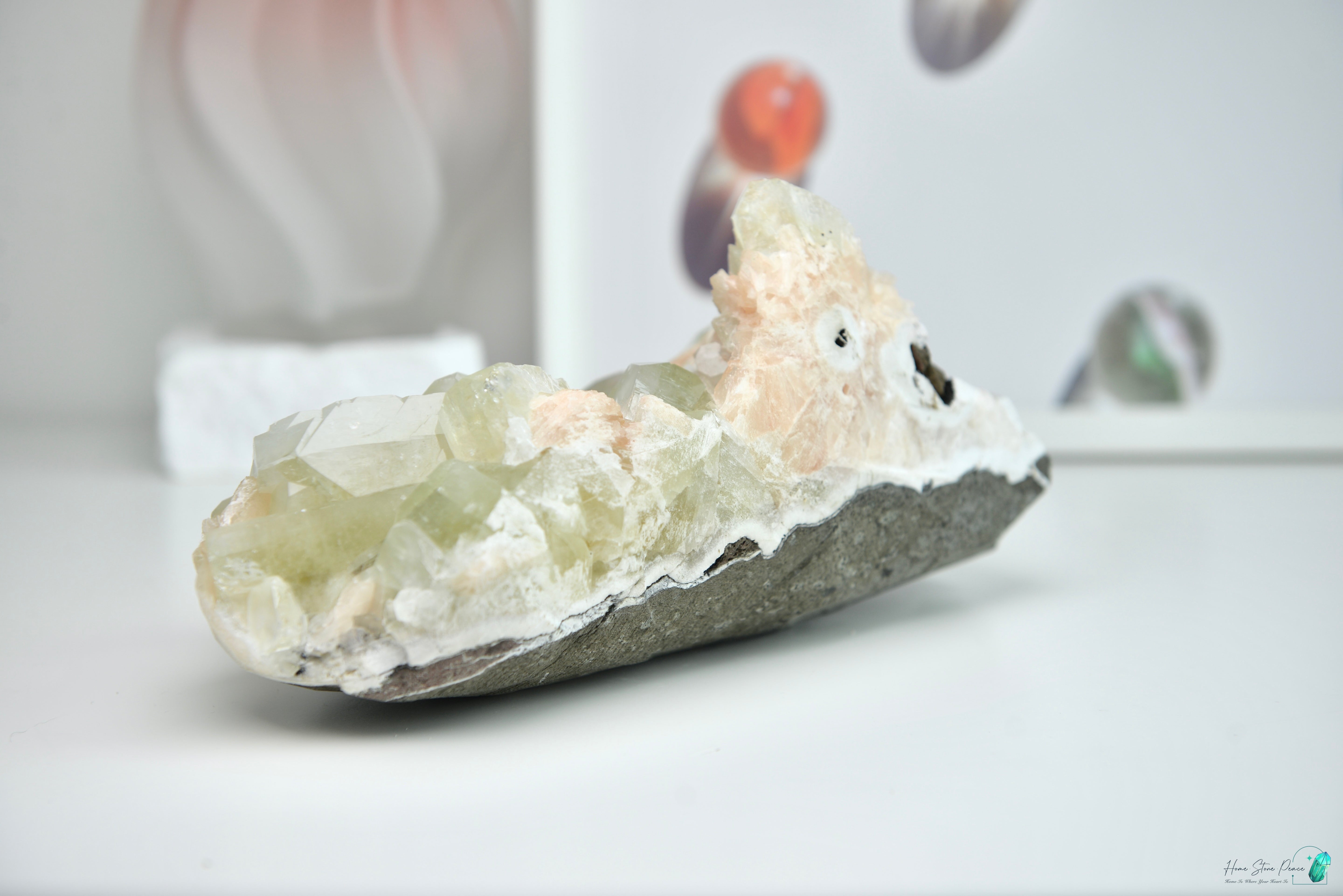 精品印度大顆綠魚眼石橙輝沸石共生原石 Green Apophyllite with Peach Stilbite Cluster
