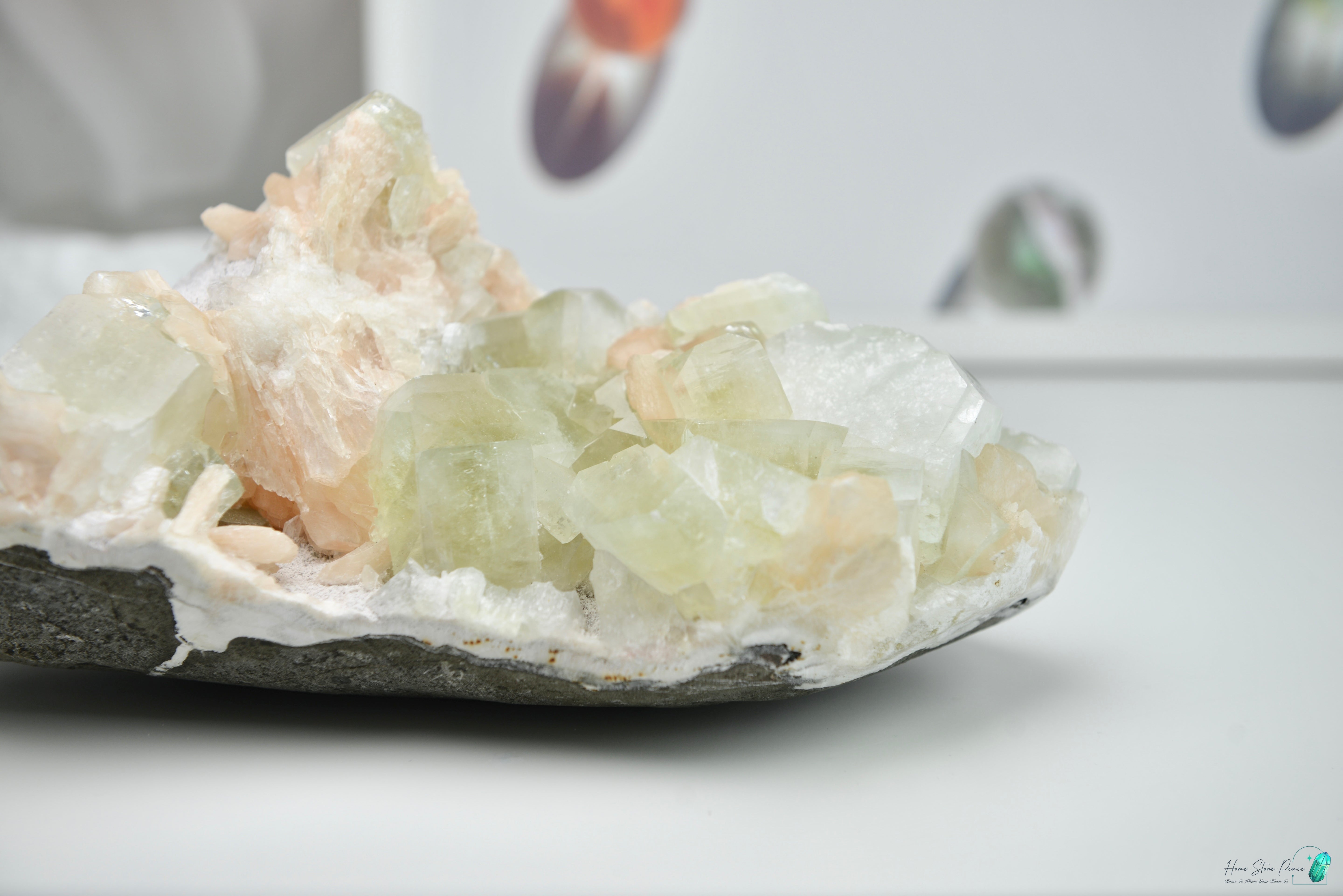 精品印度大顆綠魚眼石橙輝沸石共生原石 Green Apophyllite with Peach Stilbite Cluster