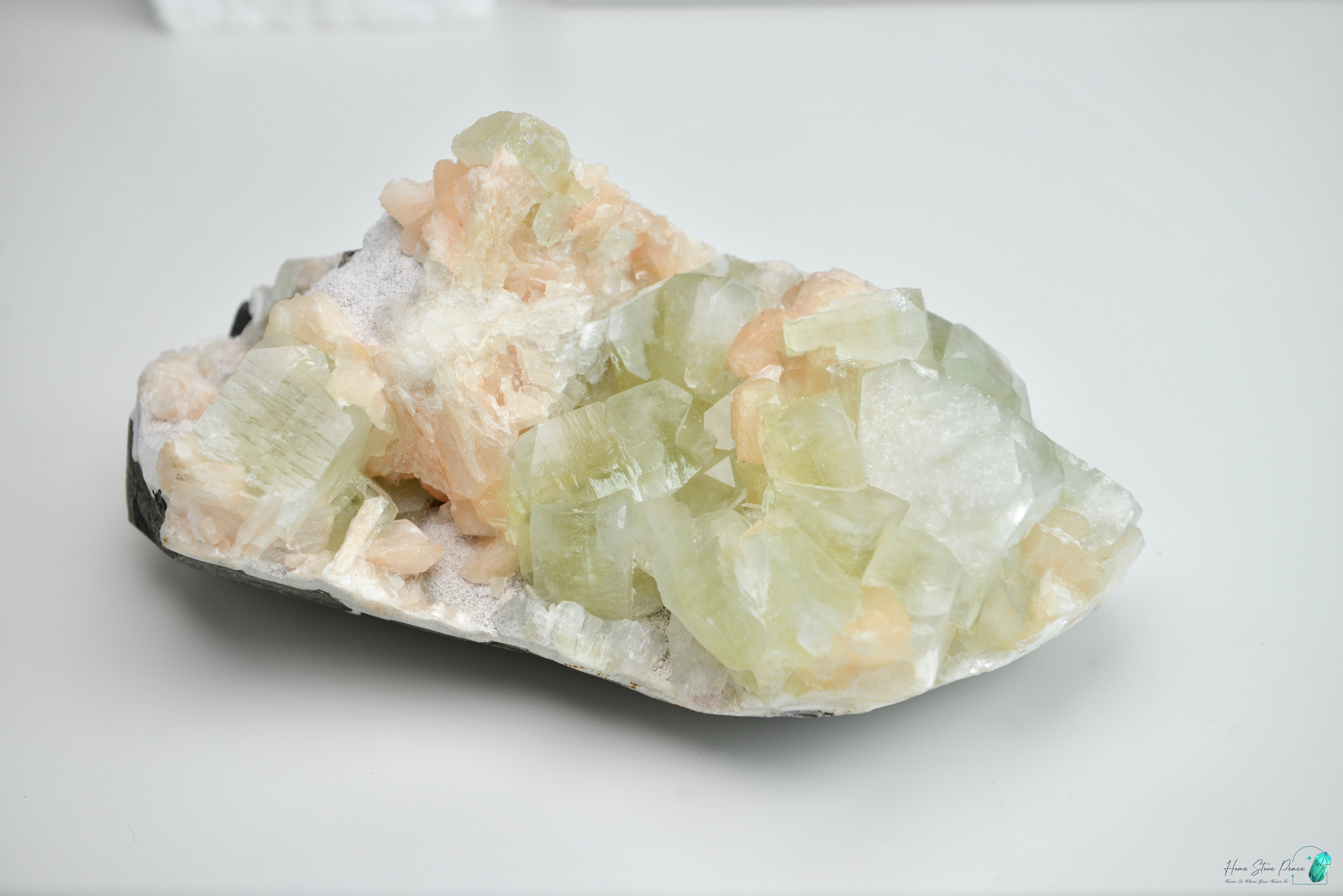 精品印度大顆綠魚眼石橙輝沸石共生原石 Green Apophyllite with Peach Stilbite Cluster