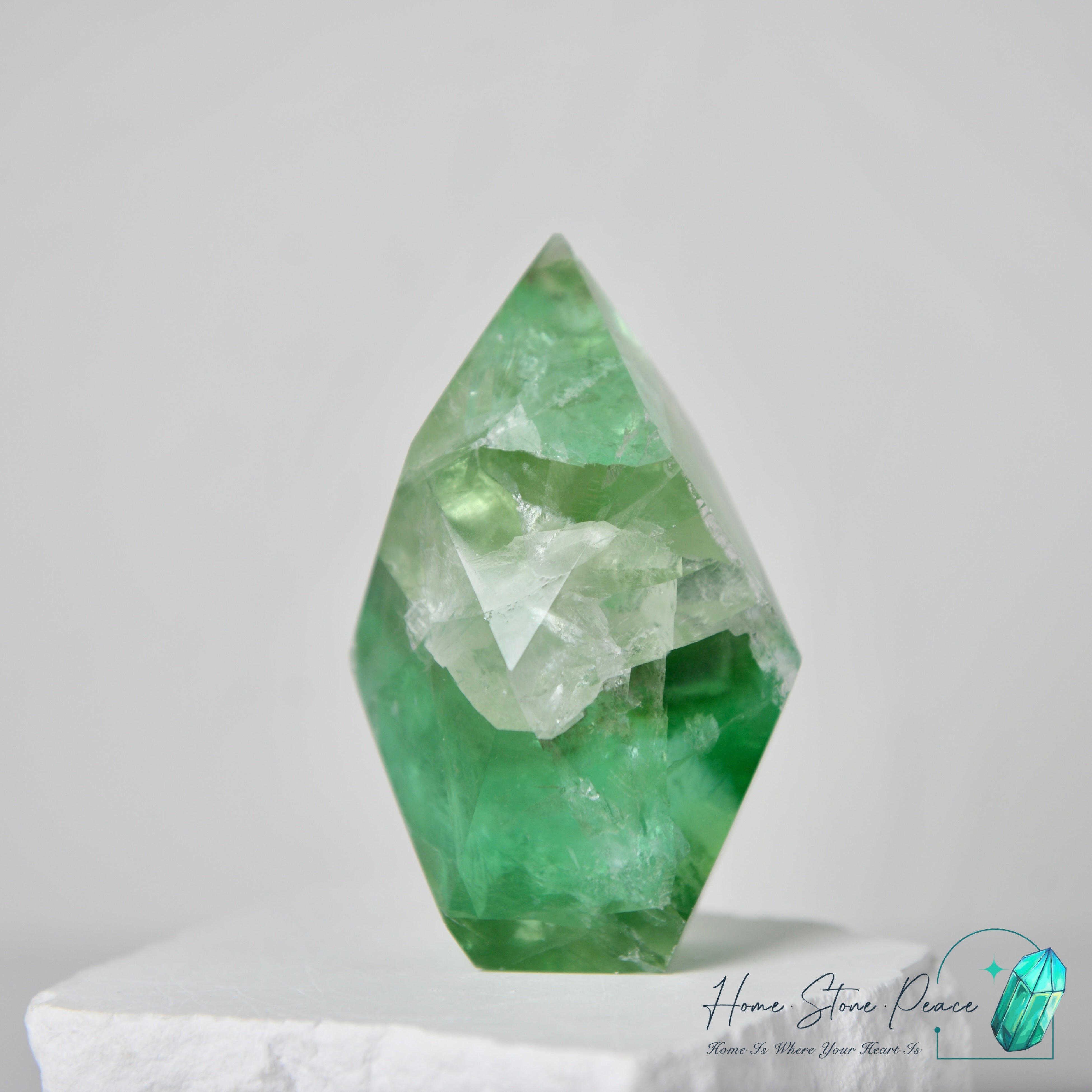 立體綠螢石擺設 Faceted Green Fluorite