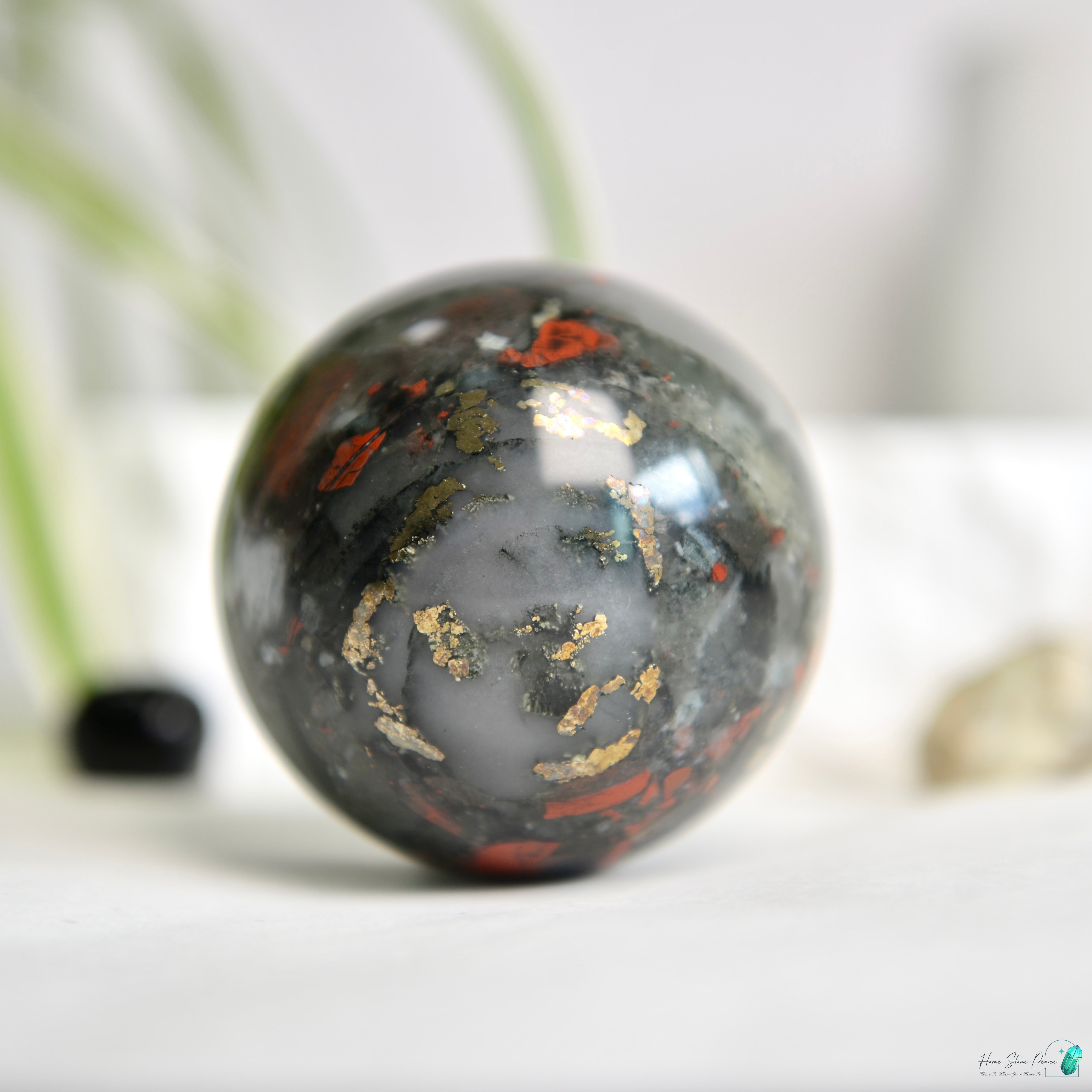 黃鐵礦共生血石球 Bloodstone Sphere with Pyrite Inclusion