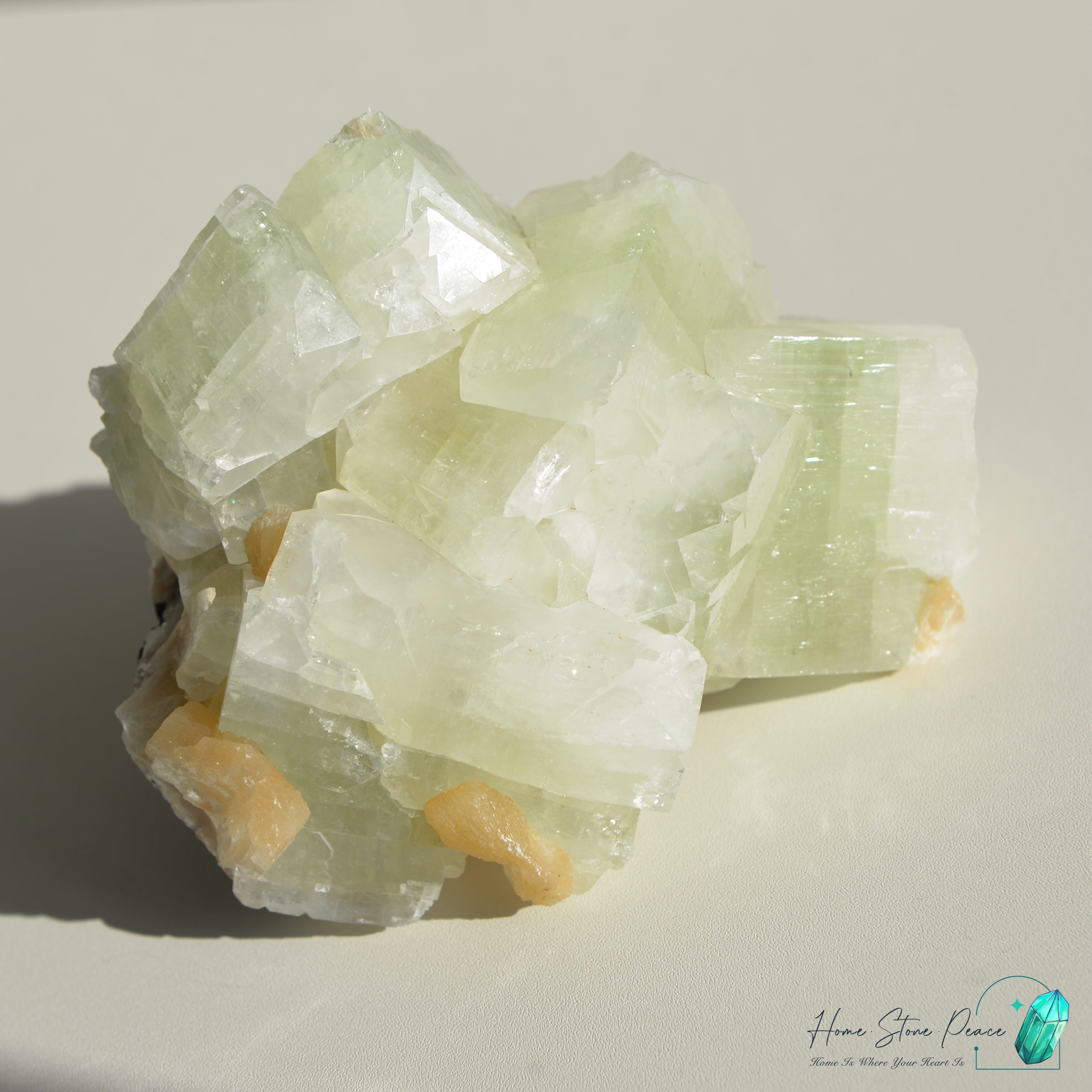 精品印度大顆綠魚眼石橙輝沸石共生原石 Green Apophyllite with Peach Stilbite Cluster