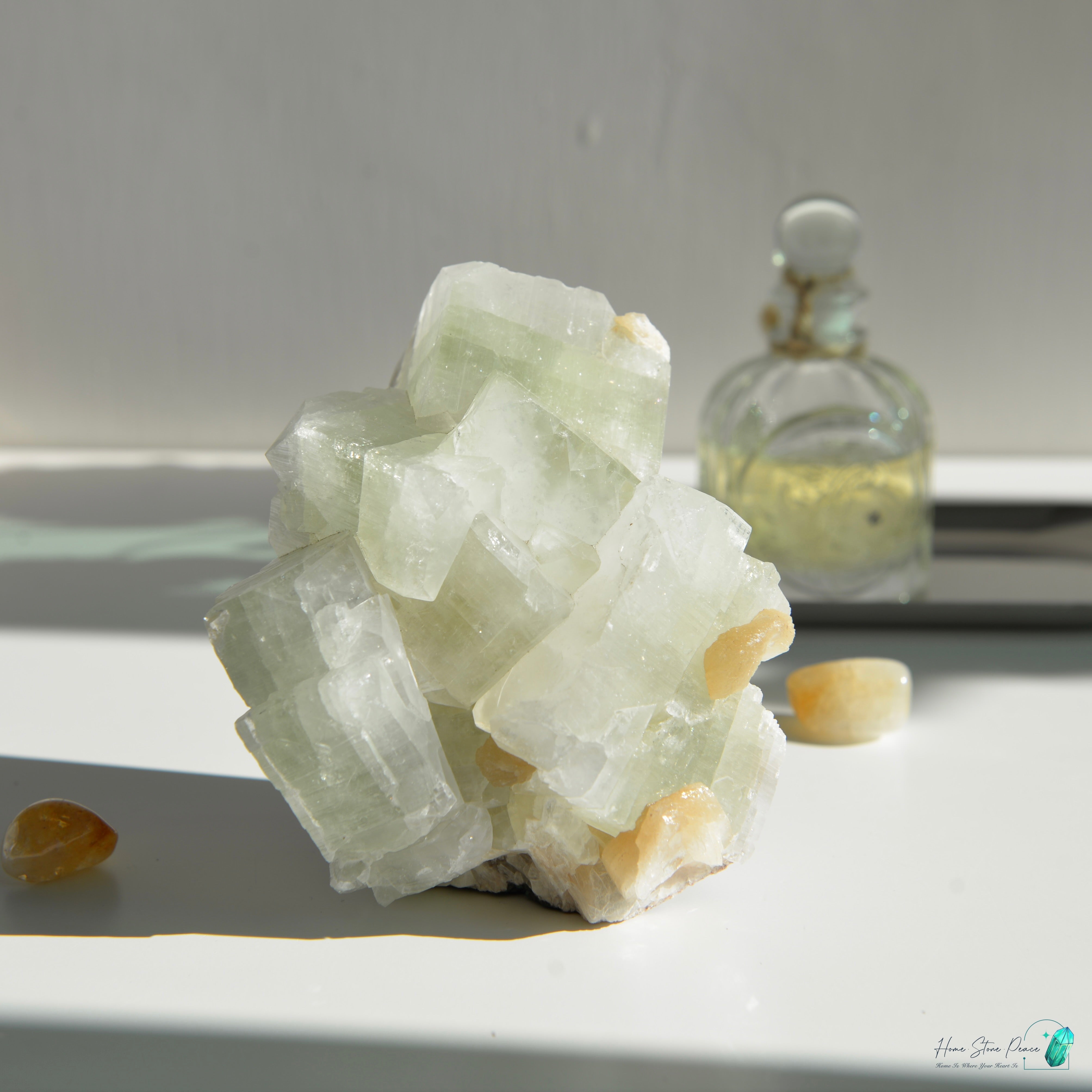 精品印度大顆綠魚眼石橙輝沸石共生原石 Green Apophyllite with Peach Stilbite Cluster