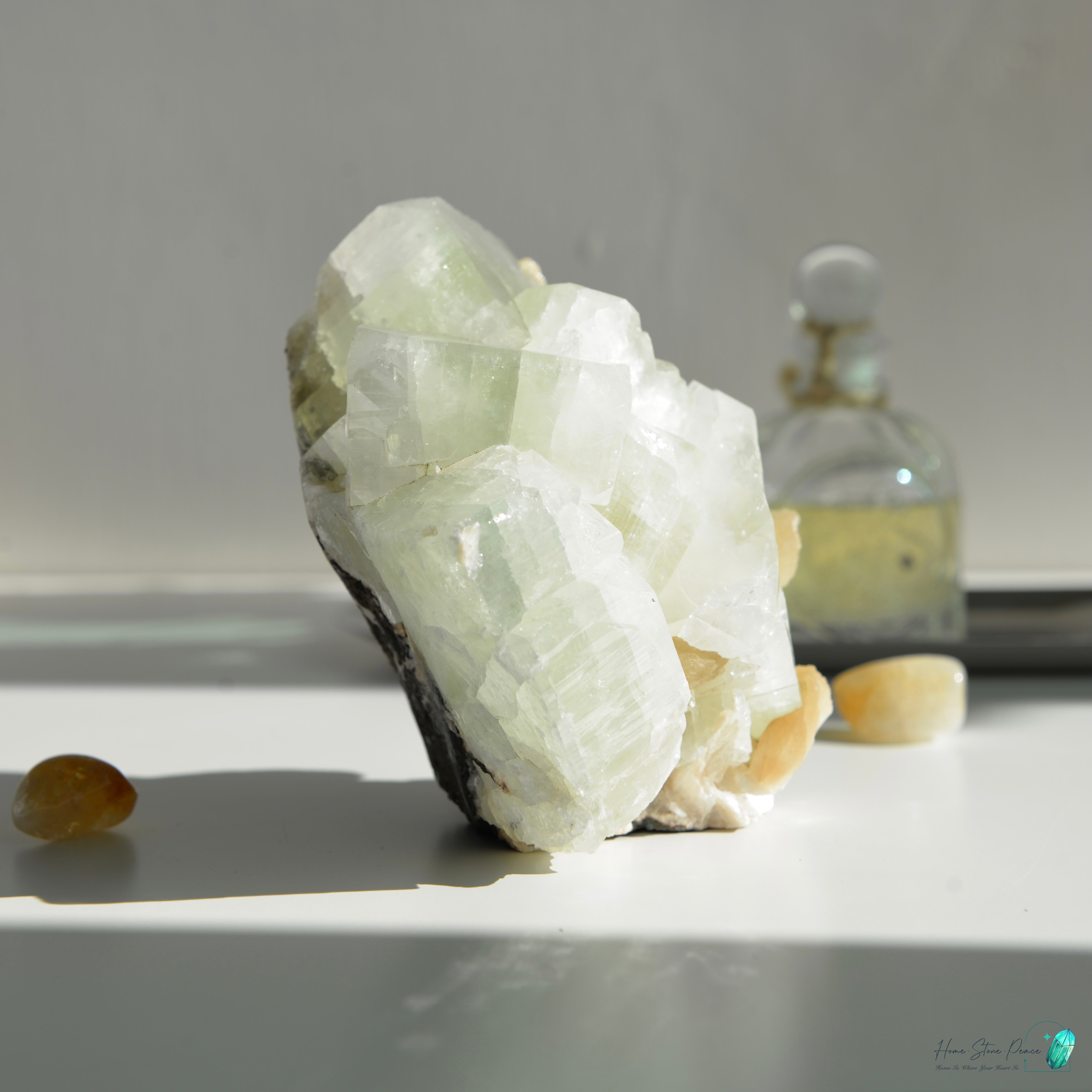 精品印度大顆綠魚眼石橙輝沸石共生原石 Green Apophyllite with Peach Stilbite Cluster