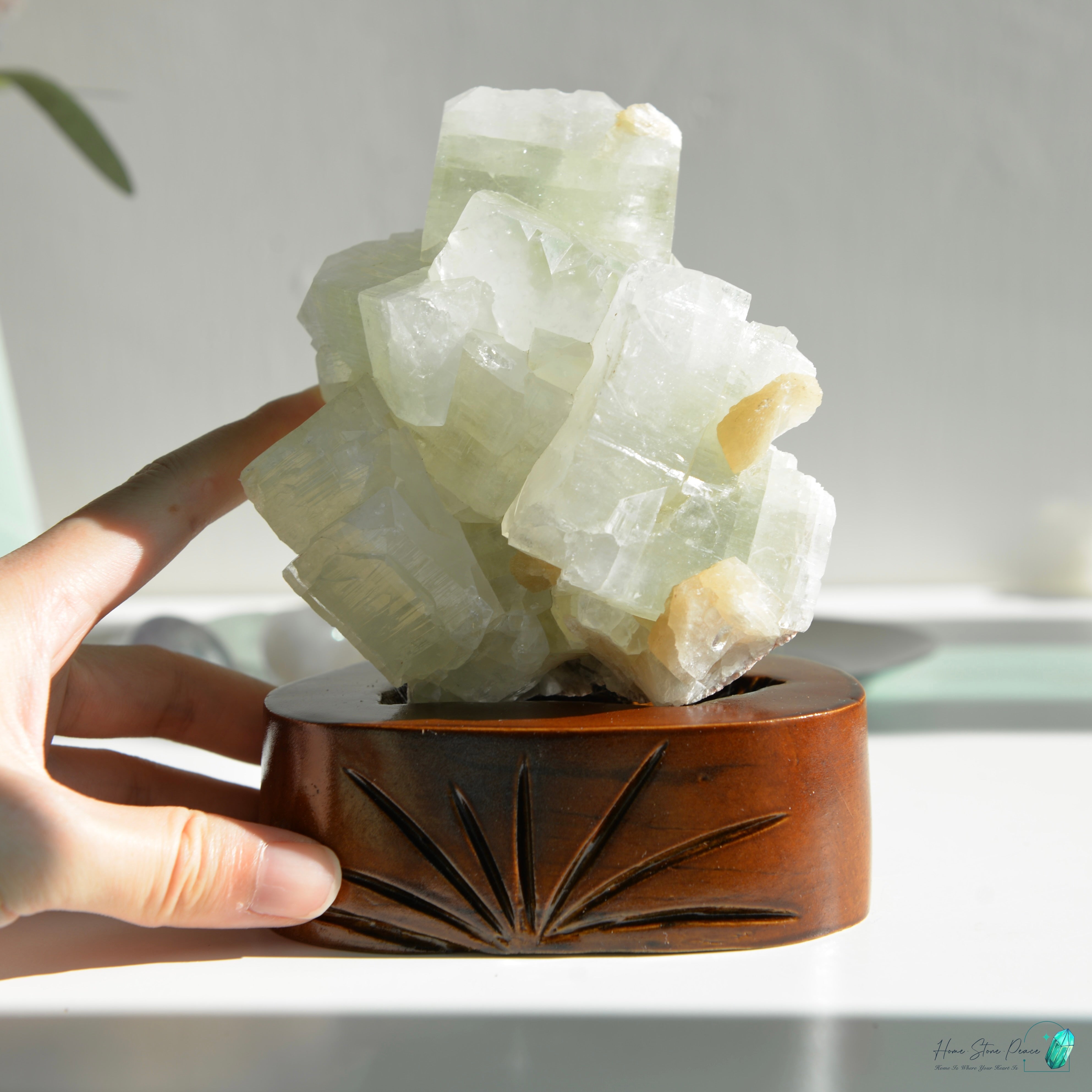 精品印度大顆綠魚眼石橙輝沸石共生原石 Green Apophyllite with Peach Stilbite Cluster