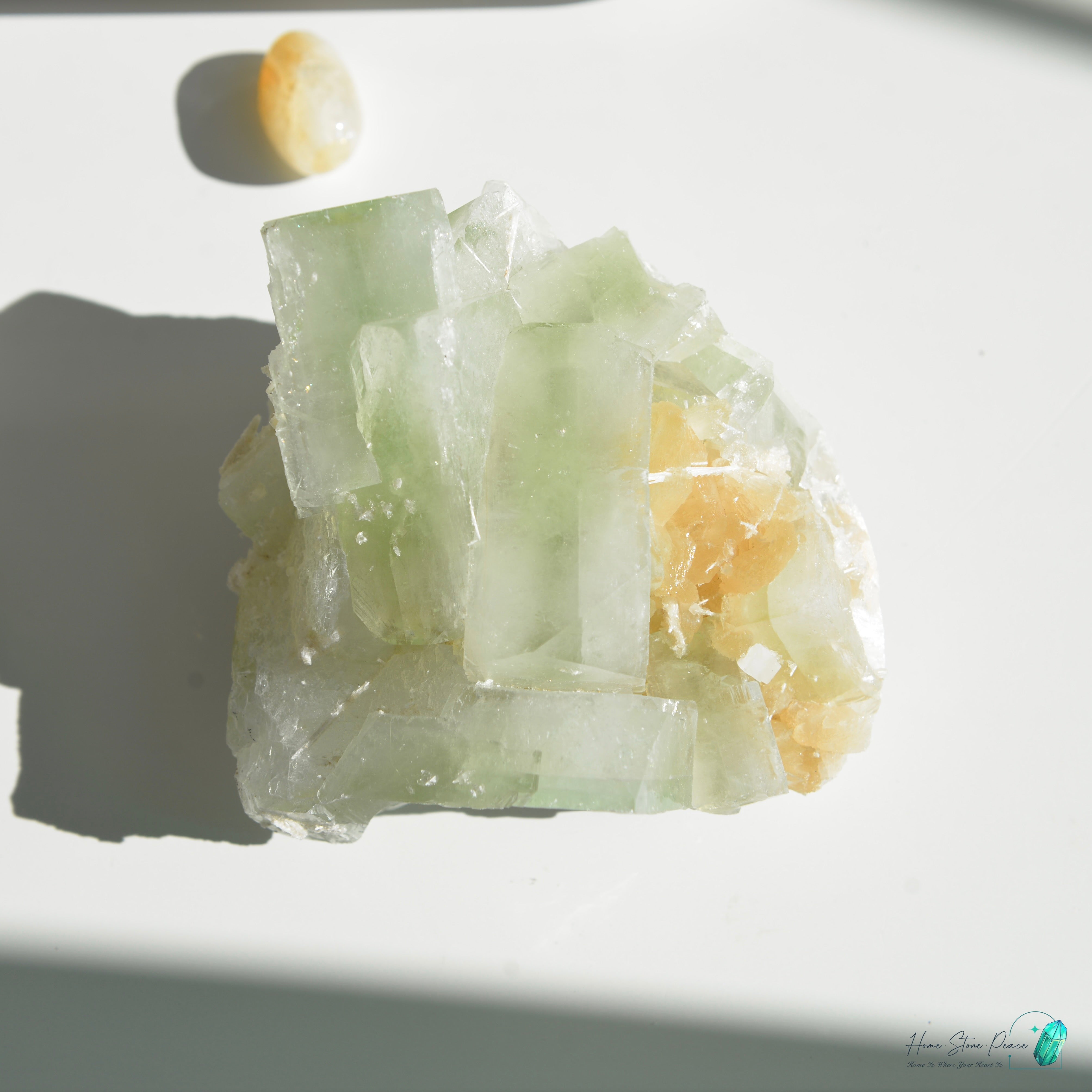 精品印度大顆綠魚眼石橙輝沸石共生原石 Green Apophyllite with Peach Stilbite Cluster