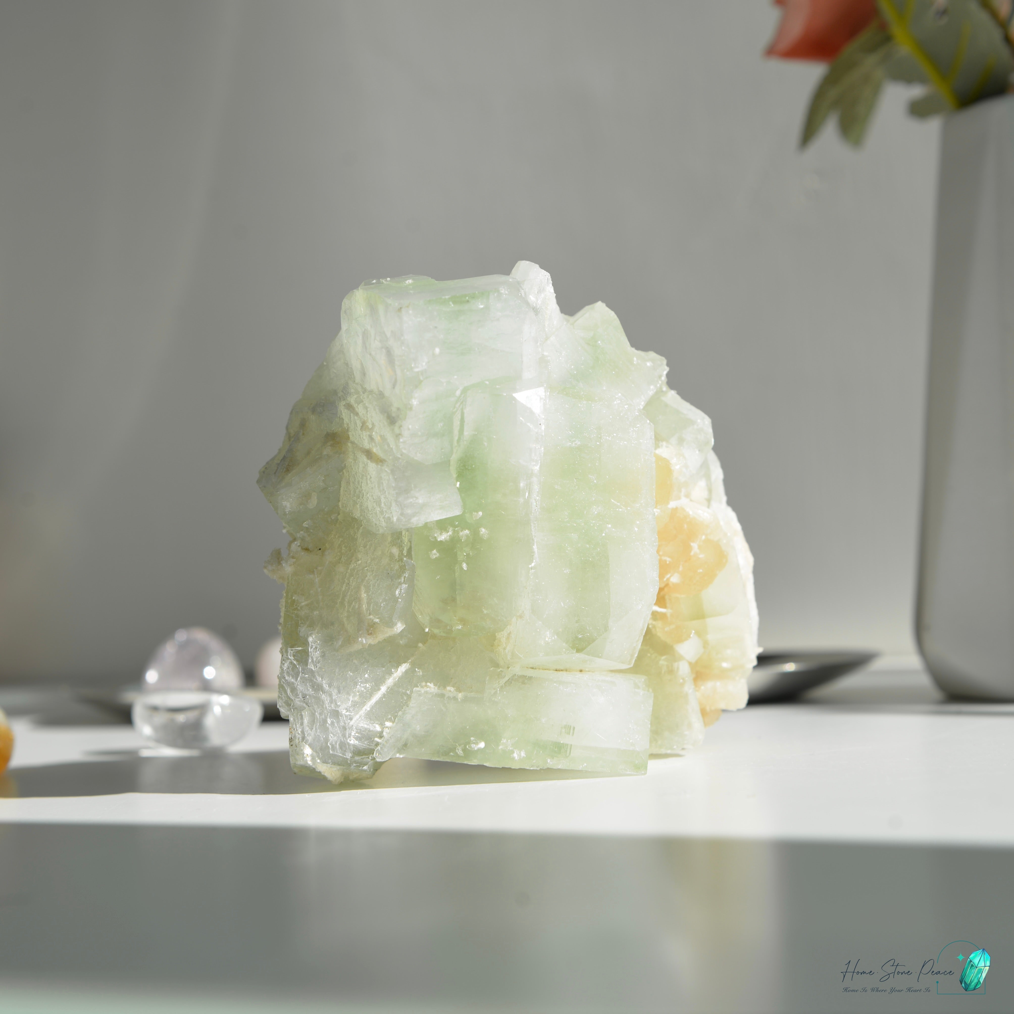 精品印度大顆綠魚眼石橙輝沸石共生原石 Green Apophyllite with Peach Stilbite Cluster