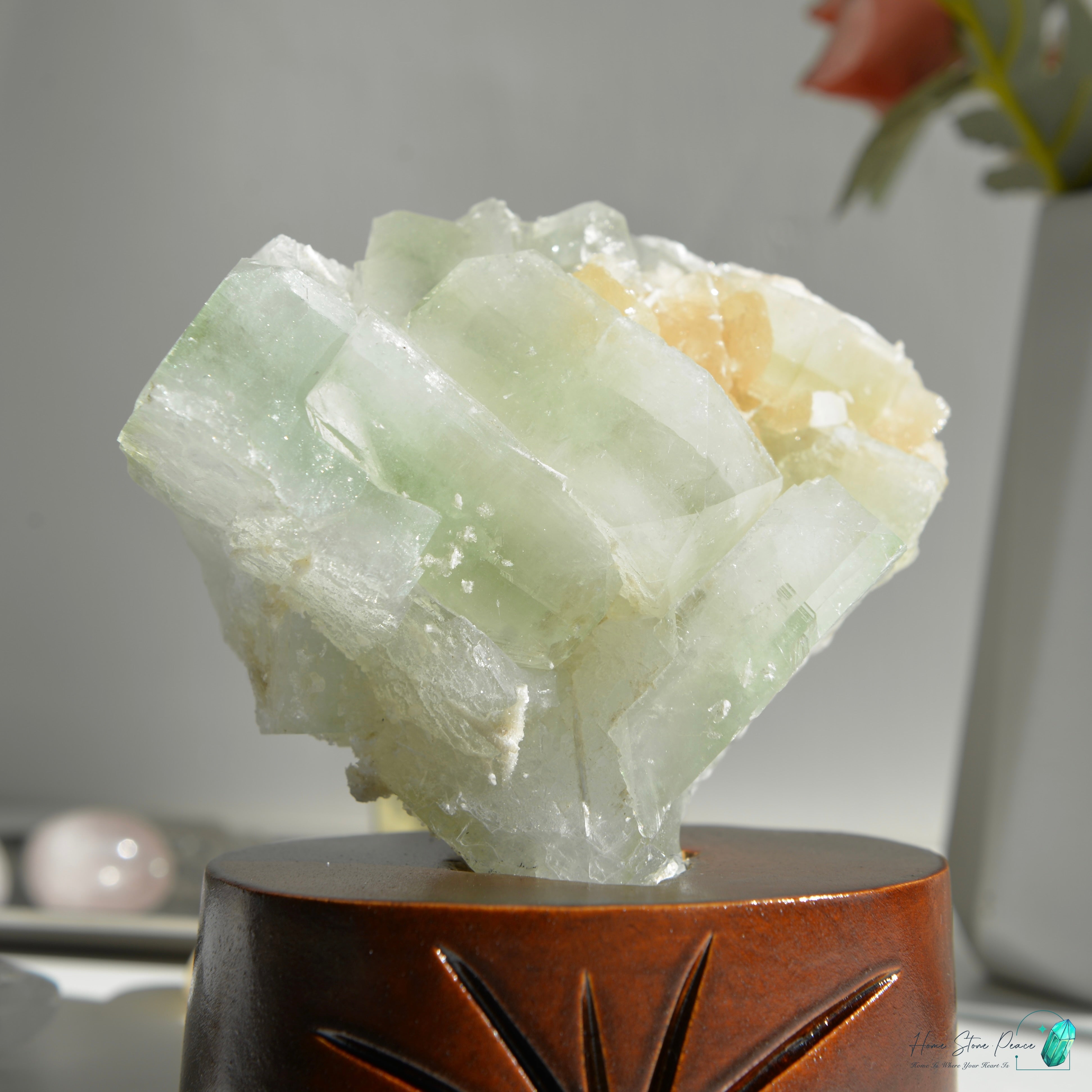 精品印度大顆綠魚眼石橙輝沸石共生原石 Green Apophyllite with Peach Stilbite Cluster