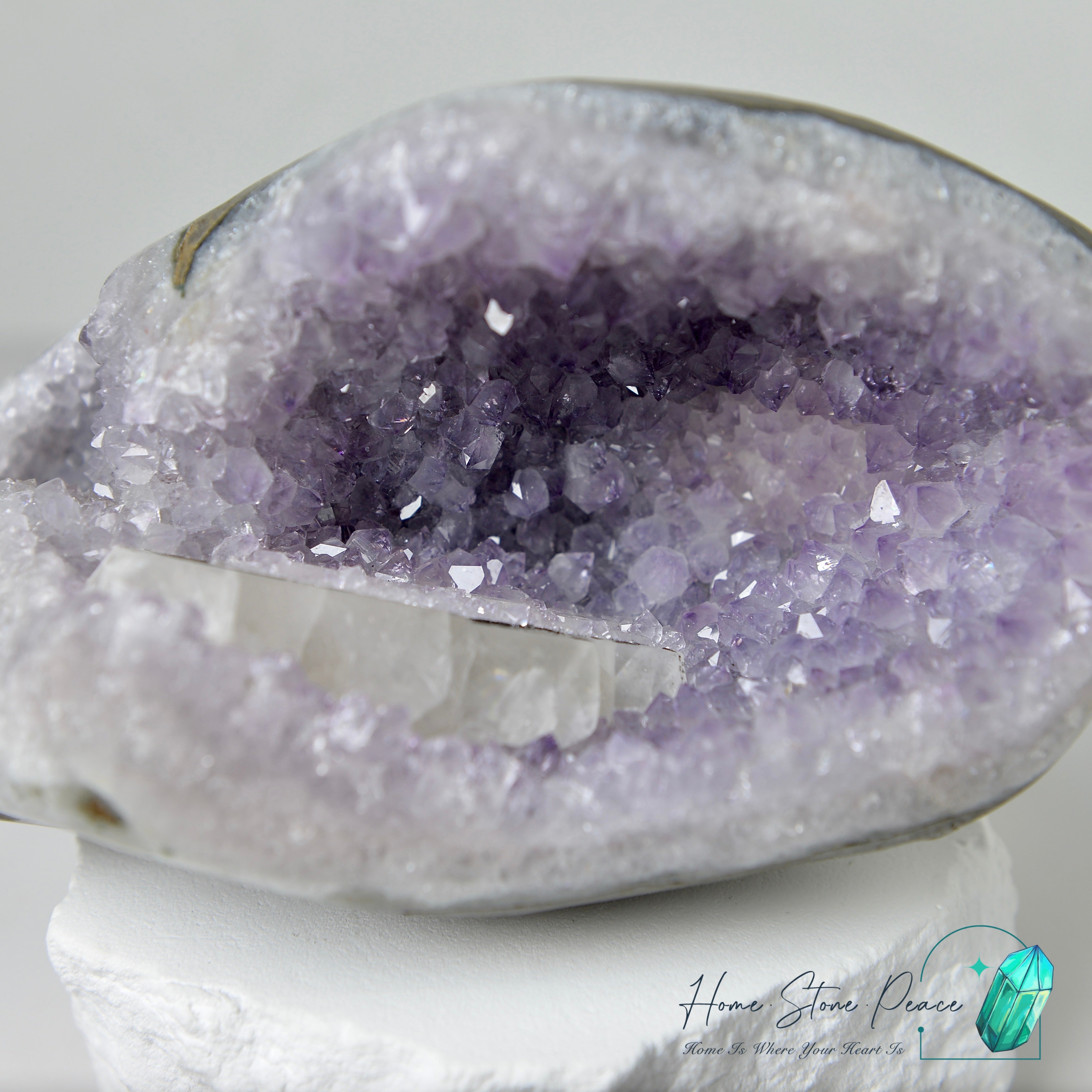 淺紫水晶方解石共生晶洞 Lavender Amethyst and Calcite Geode