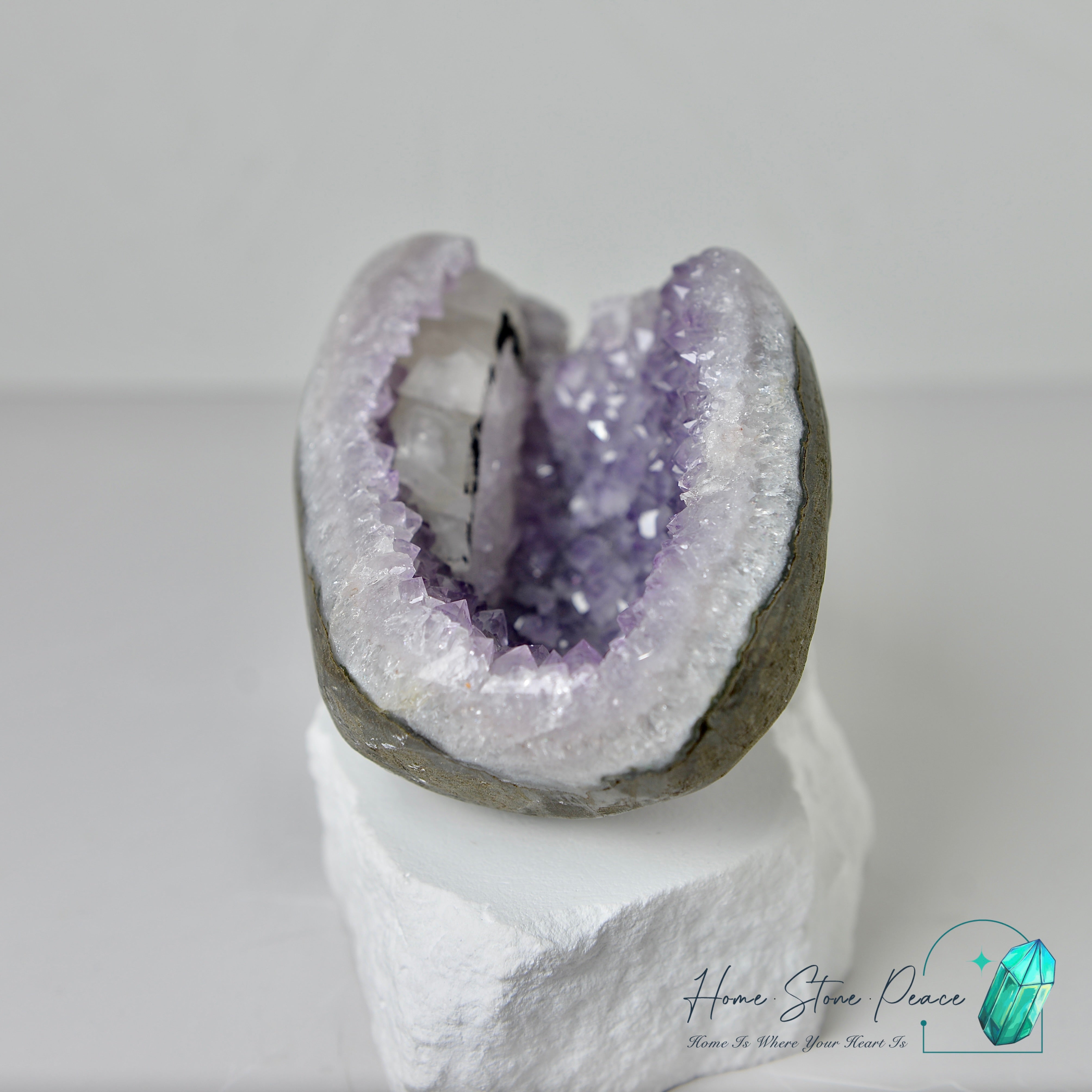 淺紫水晶方解石共生晶洞 Lavender Amethyst and Calcite Geode