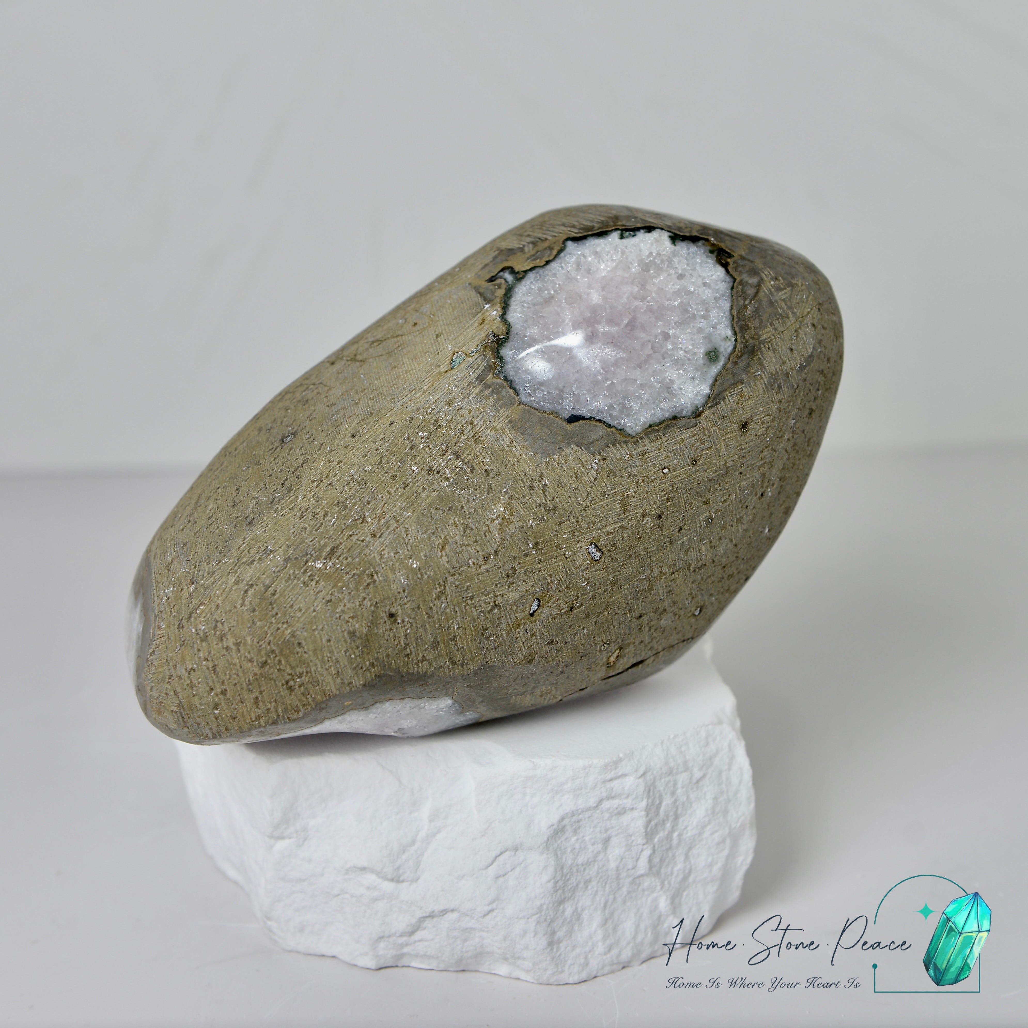 淺紫水晶方解石共生晶洞 Lavender Amethyst and Calcite Geode