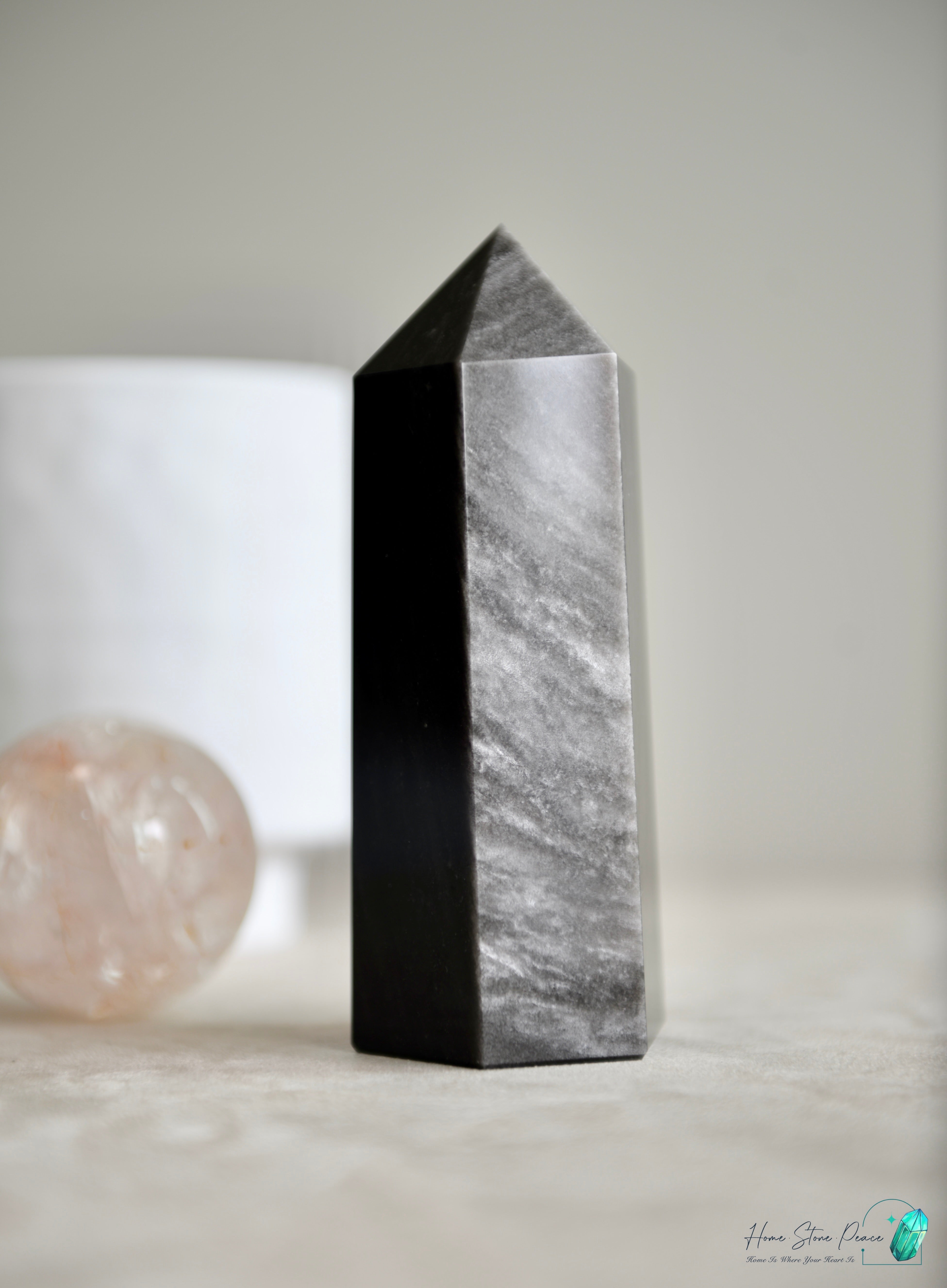 銀曜石柱(中型) Silver Sheen Obsidian Tower (Palm-Size)