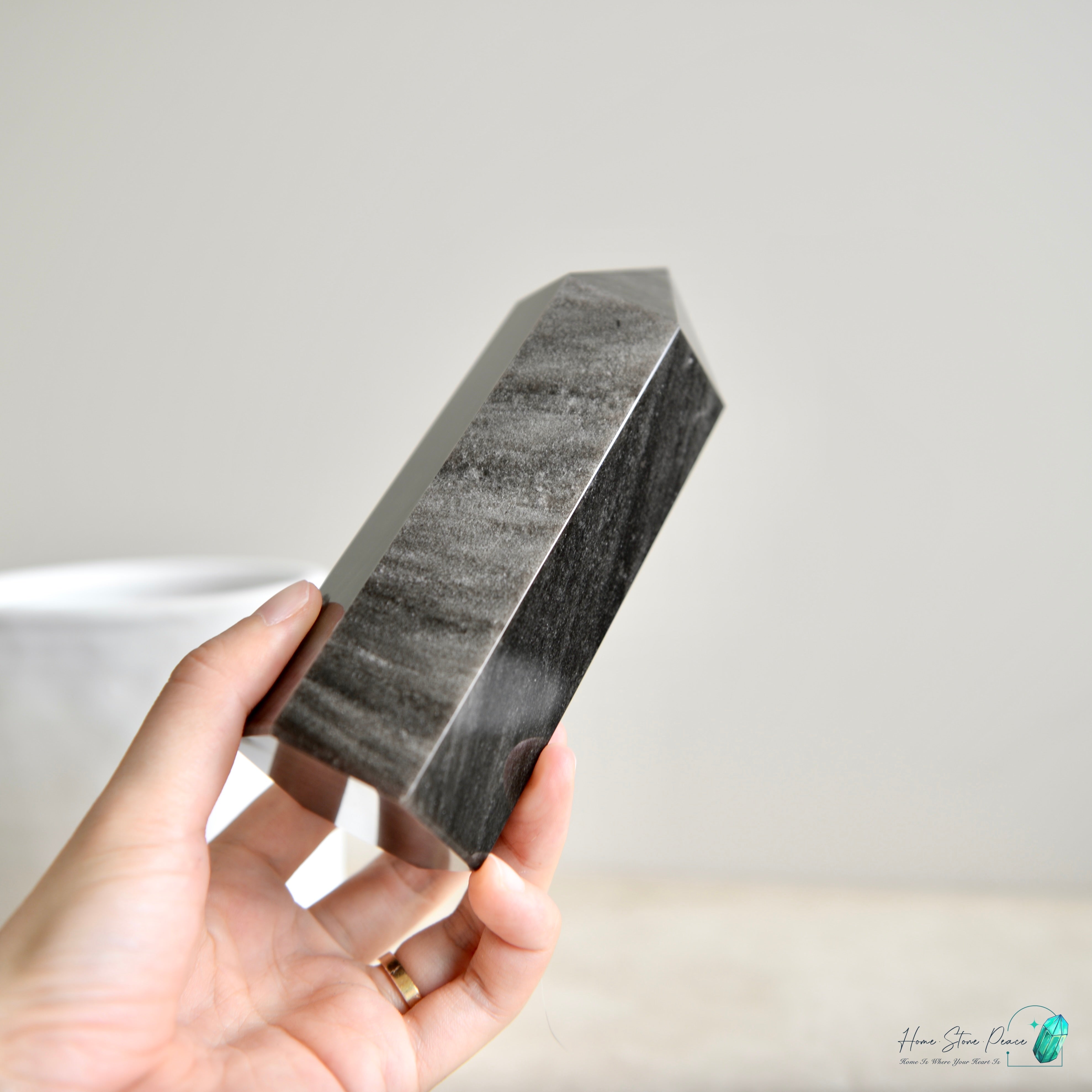 銀曜石柱(中型) Silver Sheen Obsidian Tower (Palm-Size)
