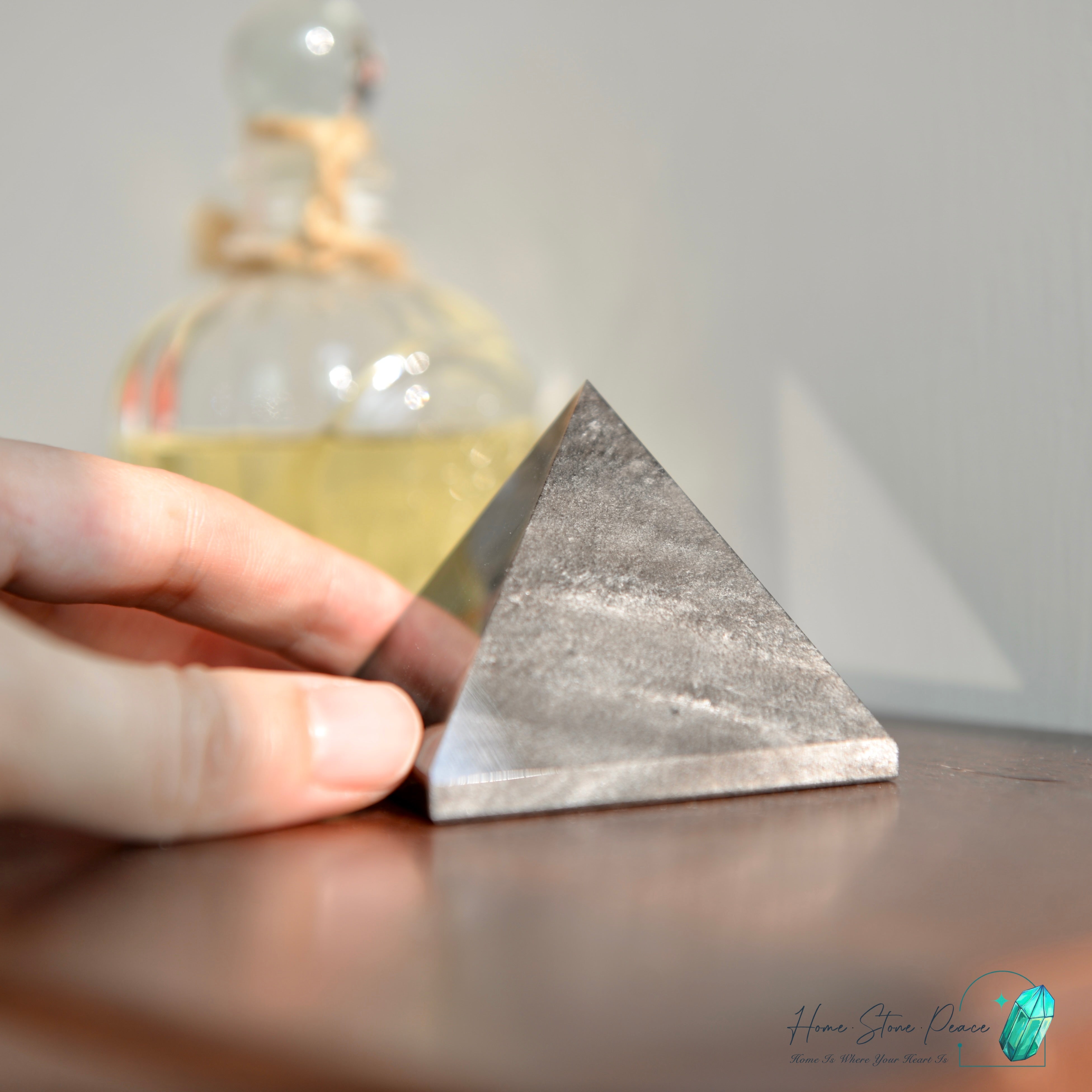 銀曜石金字塔 Silver Sheen Obsidian Pyramid