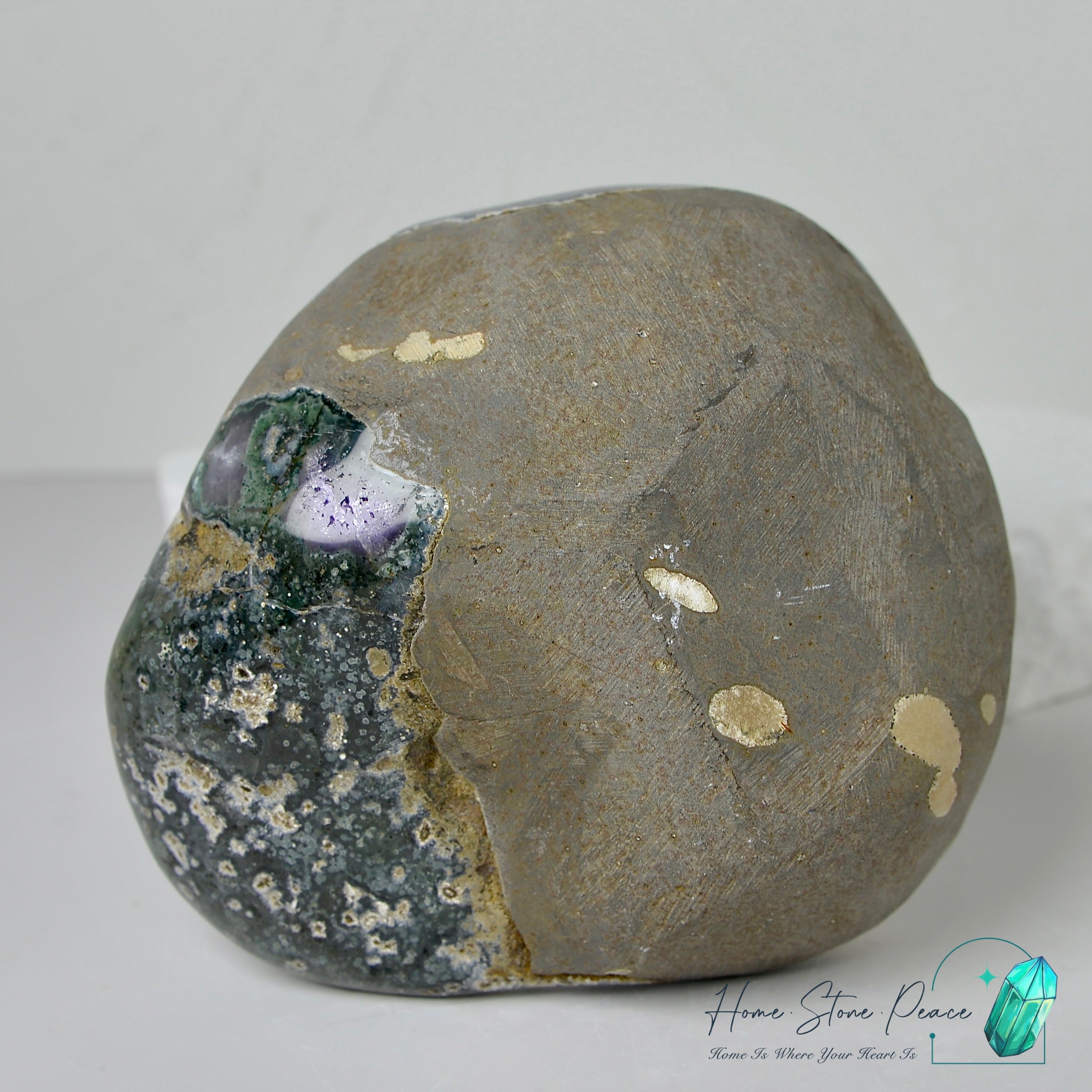 紫水晶方解石共生晶洞 Amethyst and Calcite Geode