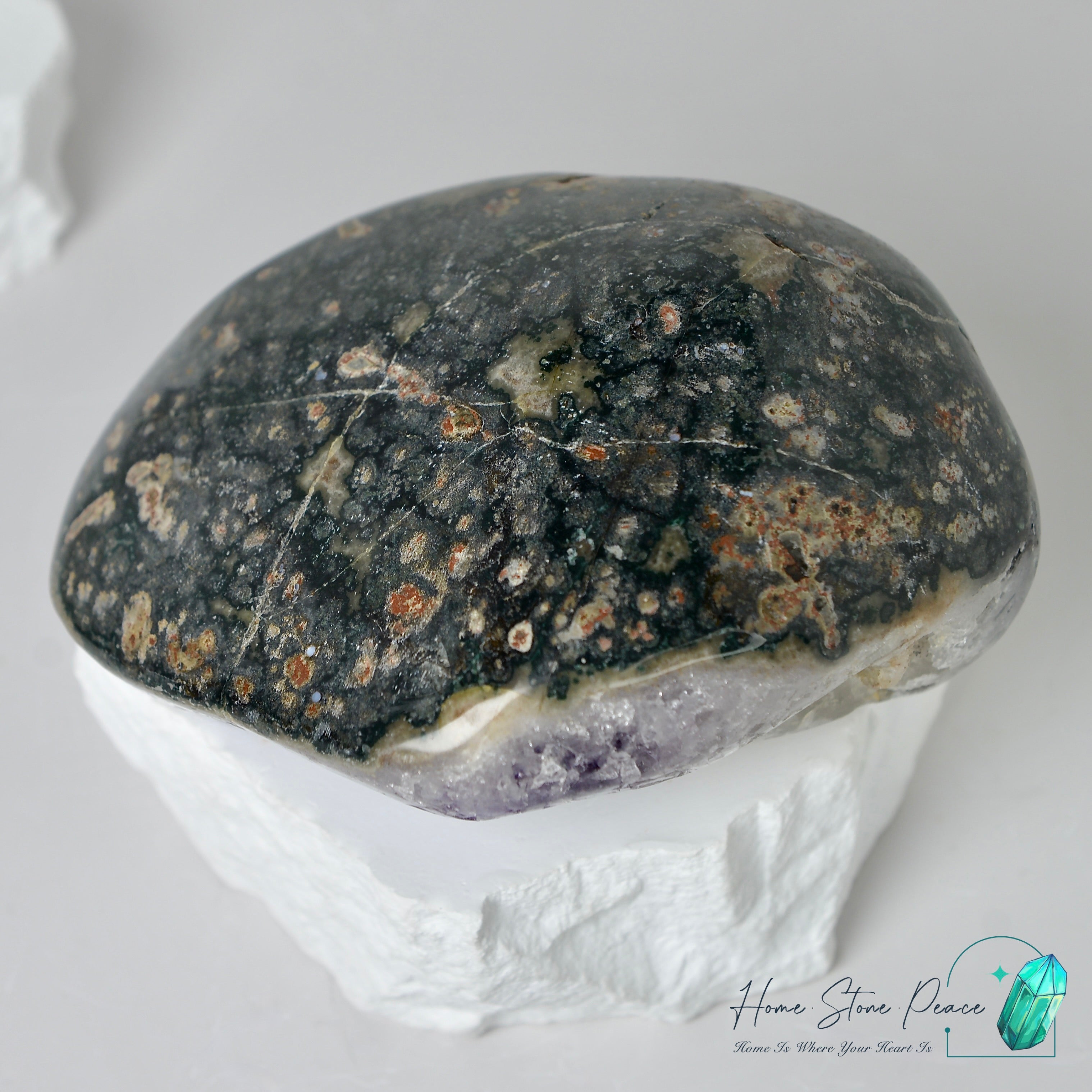 紫水晶方解石共生晶洞 Amethyst and Calcite Geode