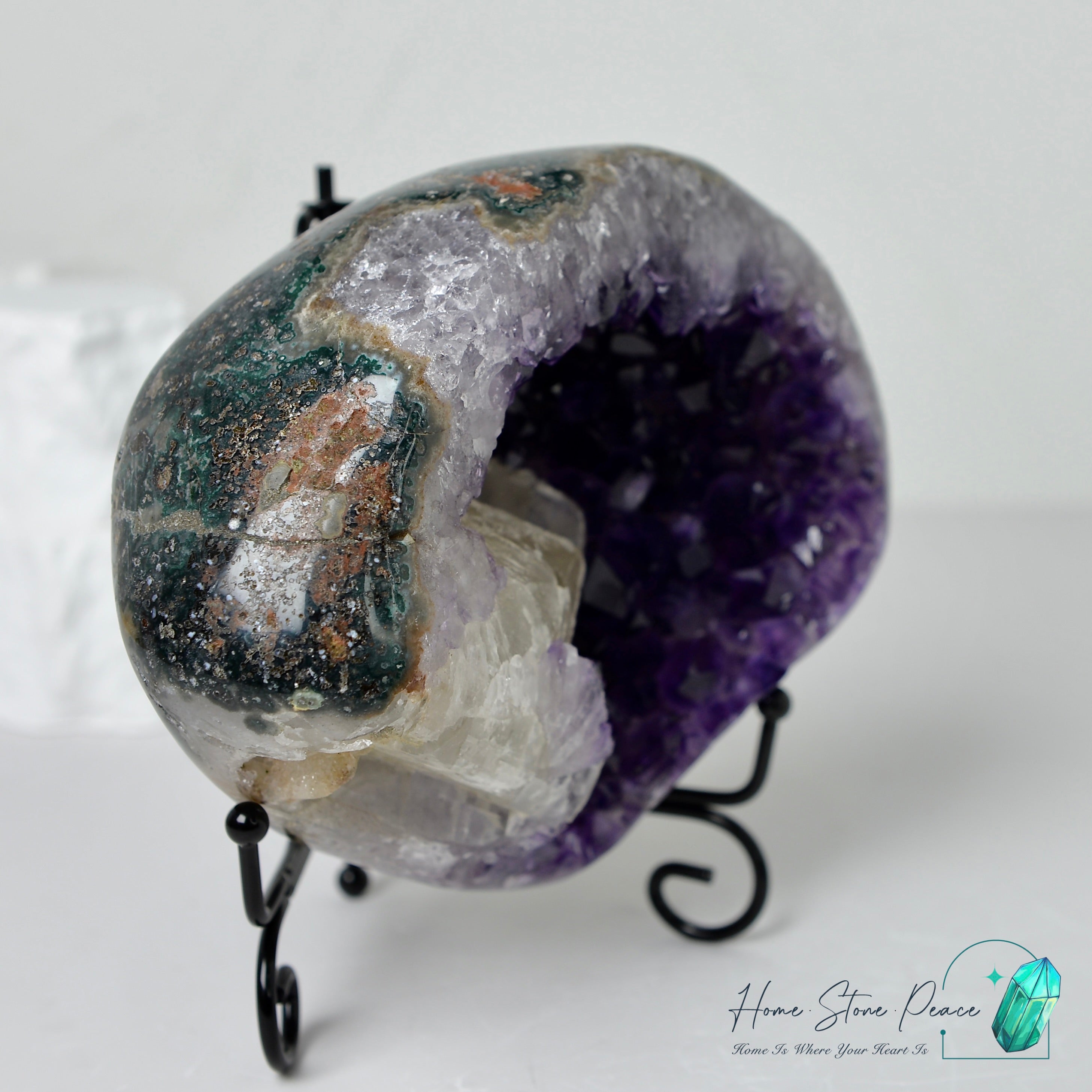 紫水晶方解石共生晶洞 Amethyst and Calcite Geode