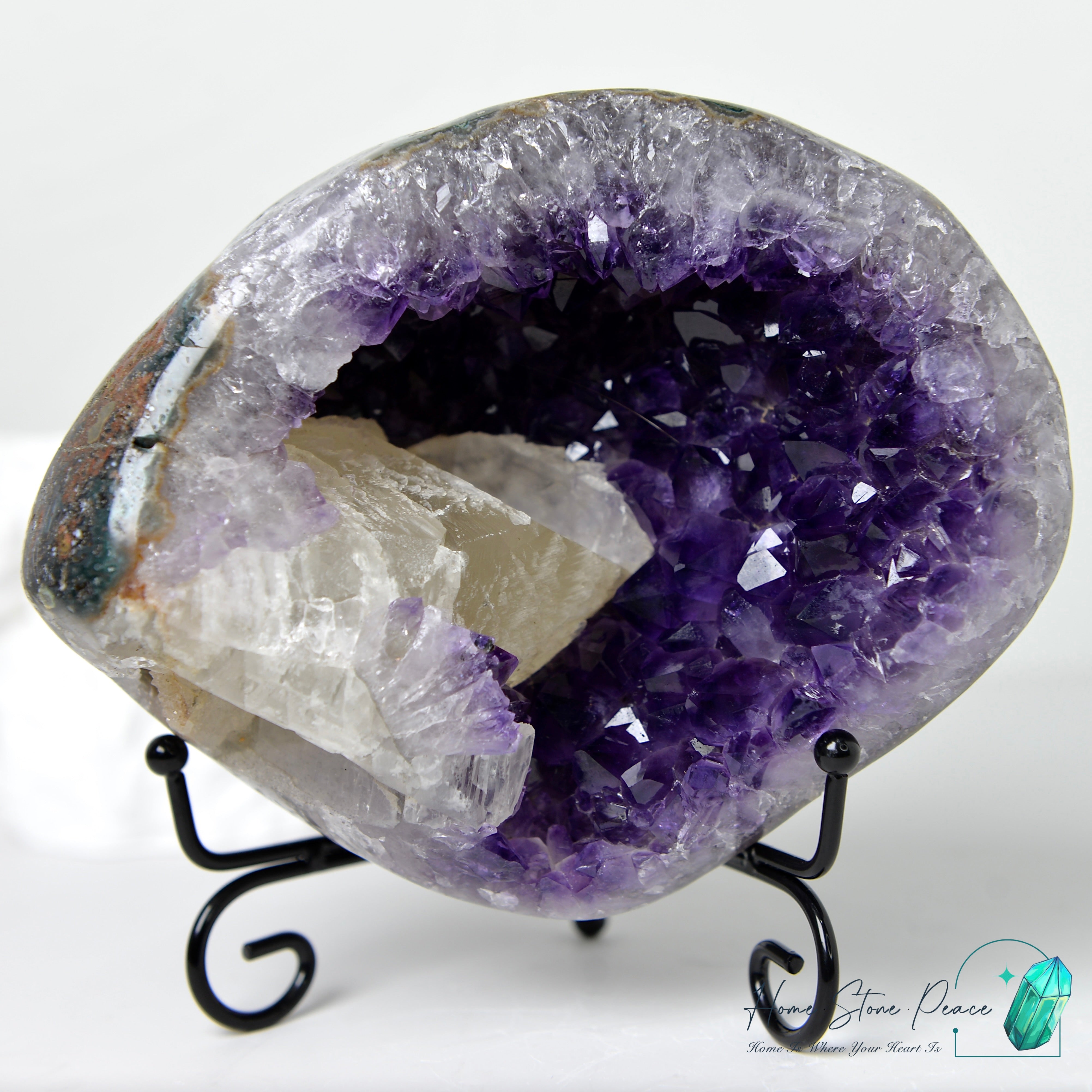 紫水晶方解石共生晶洞 Amethyst and Calcite Geode