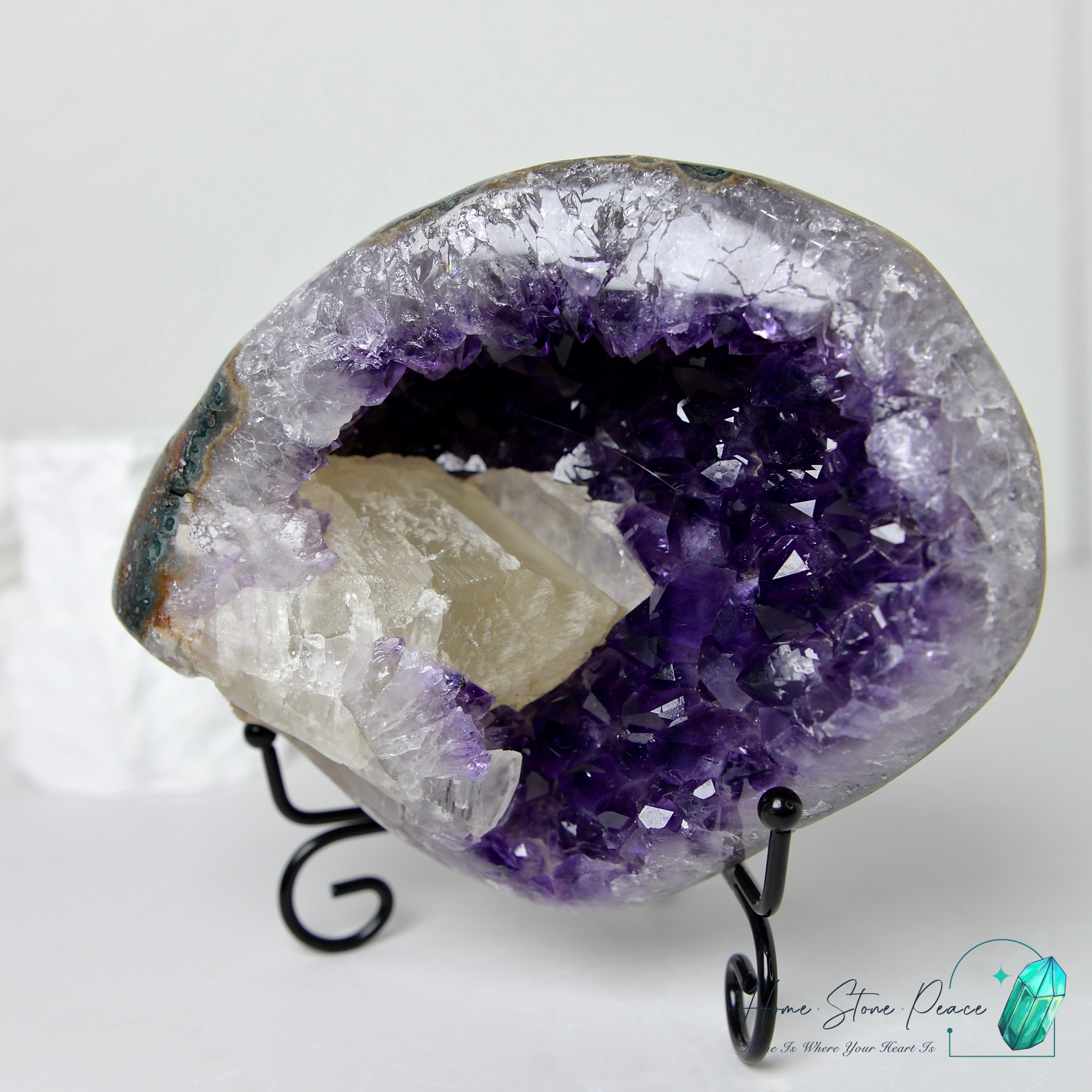 紫水晶方解石共生晶洞 Amethyst and Calcite Geode