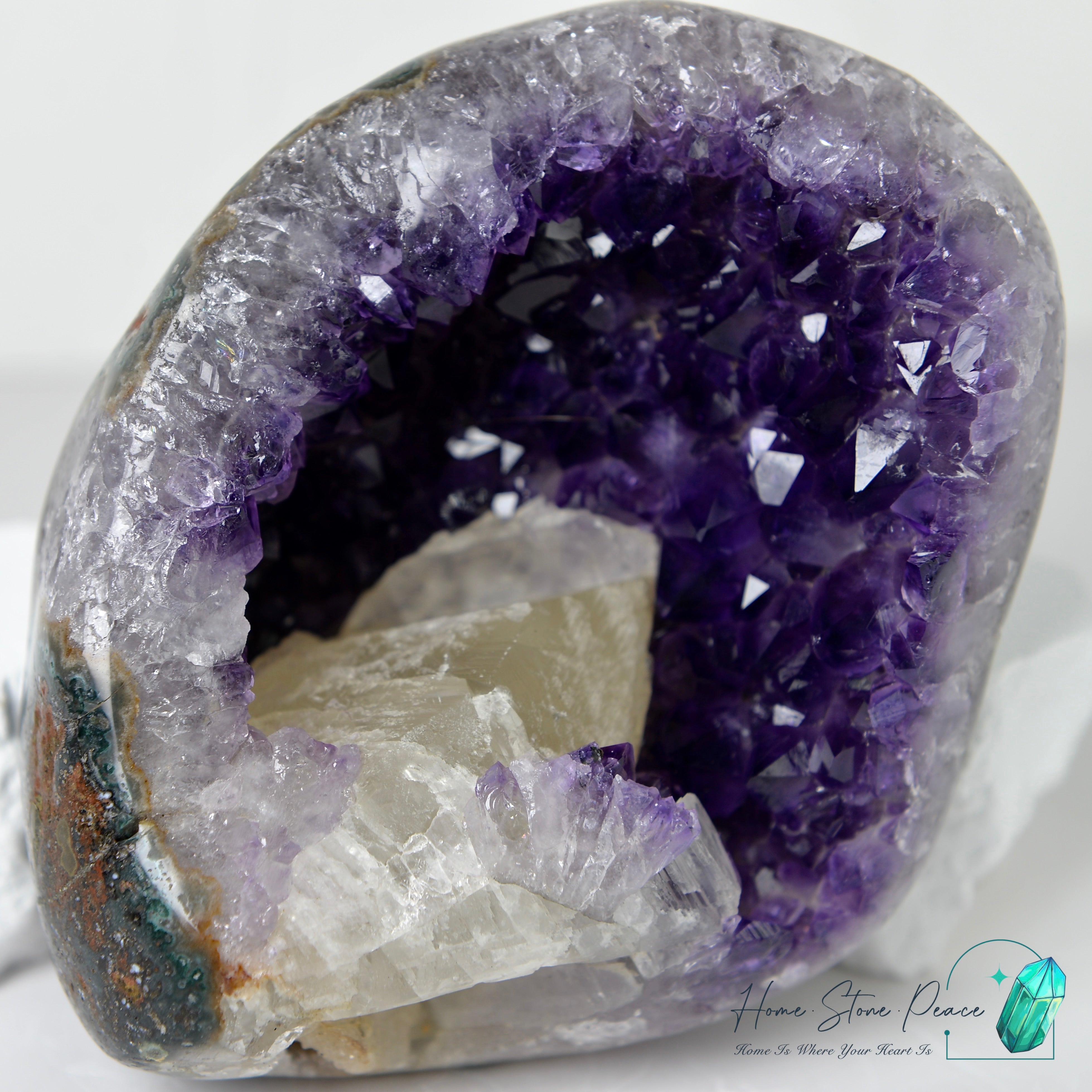 紫水晶方解石共生晶洞 Amethyst and Calcite Geode