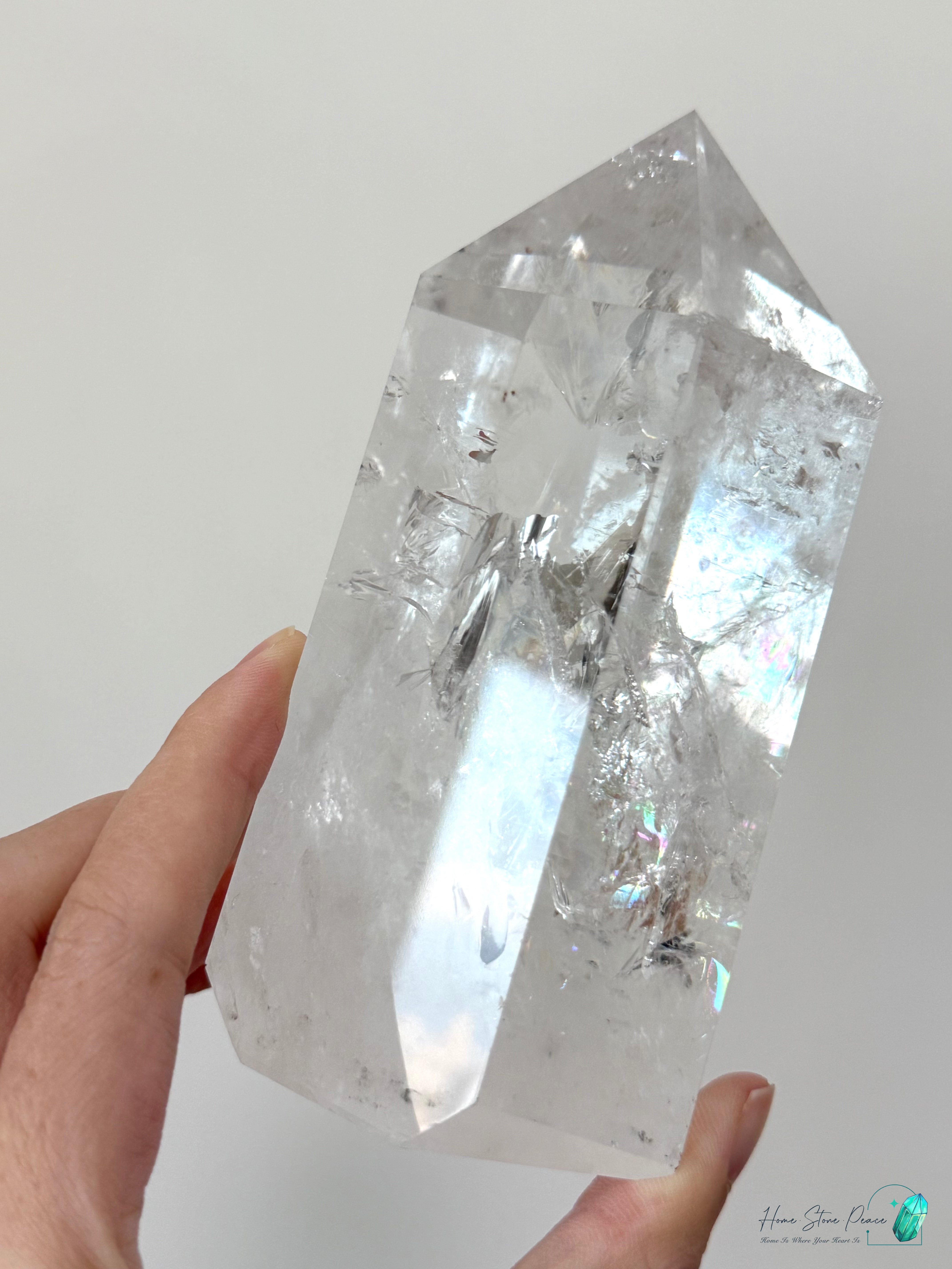 彩虹白水晶柱 虹のある透明な水晶の塔