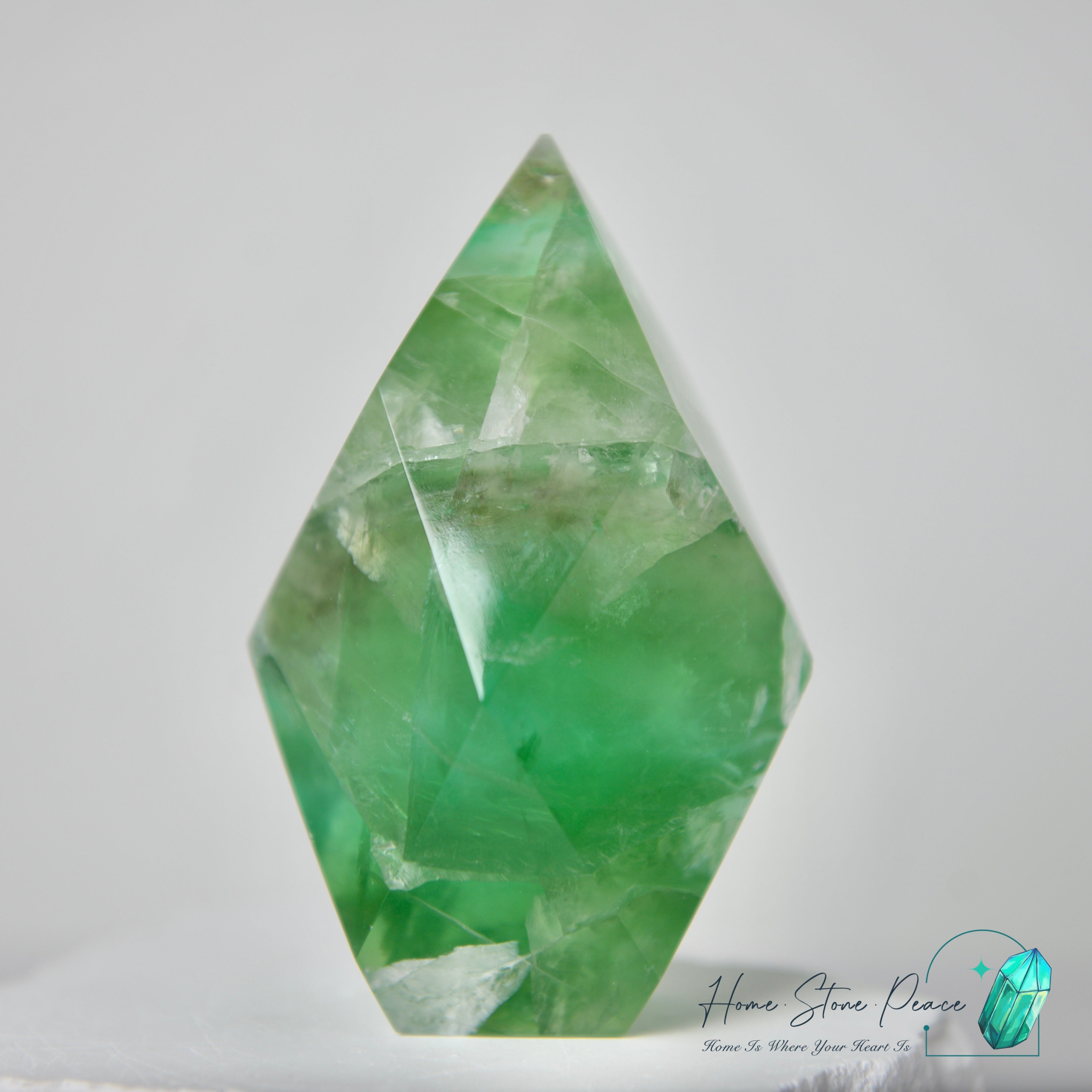 立體綠螢石擺設 Faceted Green Fluorite
