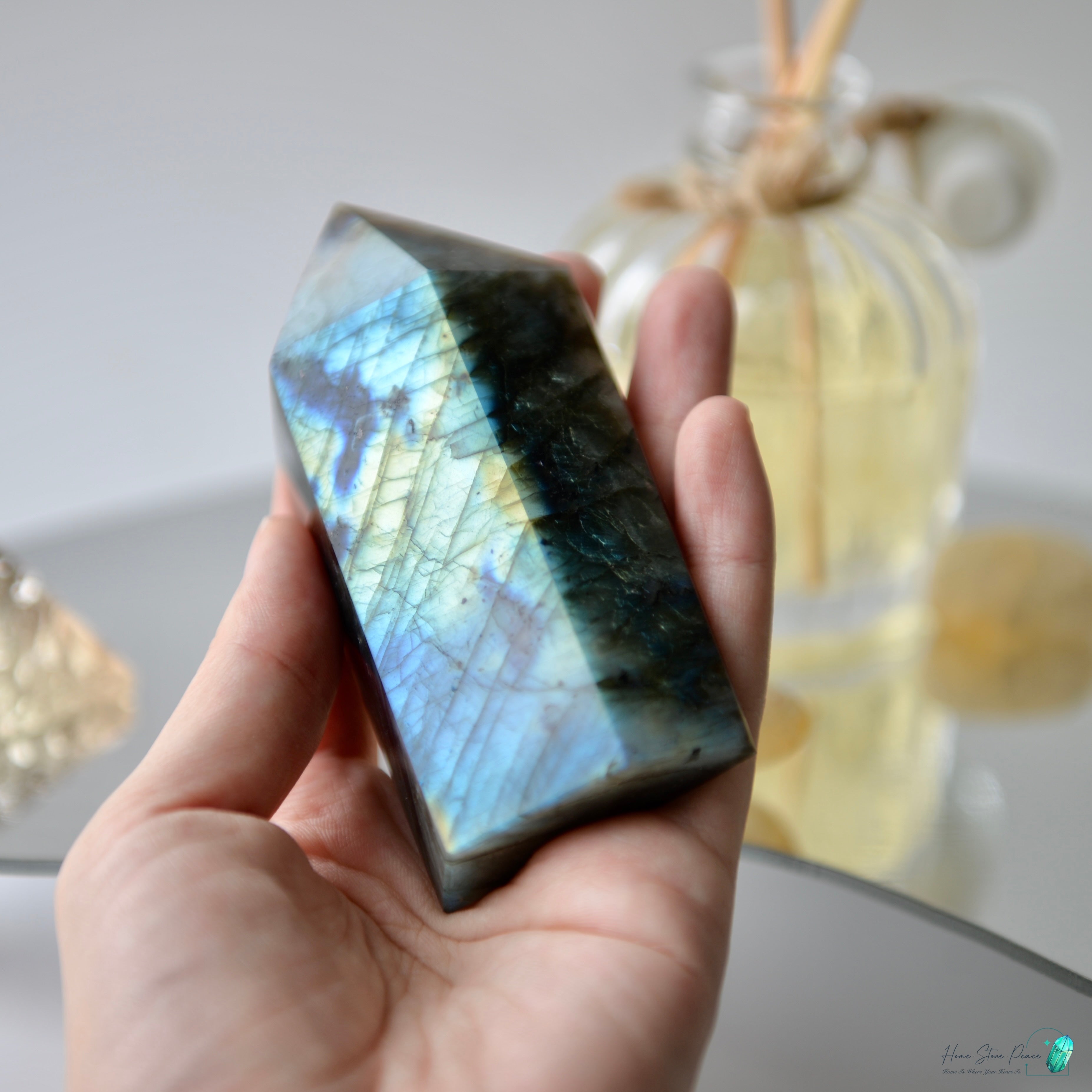 拉長石柱 Labradorite Tower