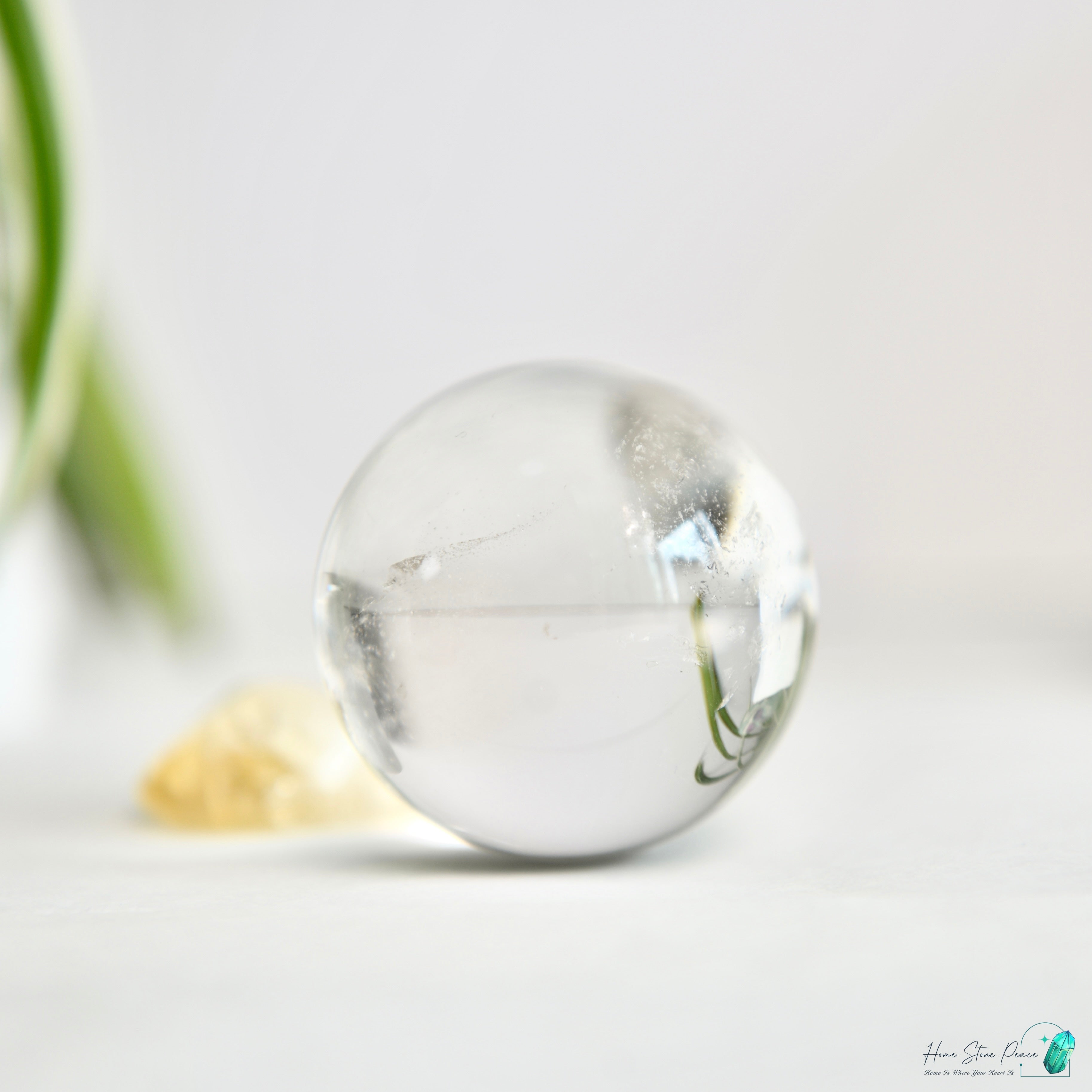 白水晶球(含彩虹) Clear Quartz Sphere with Rainbows