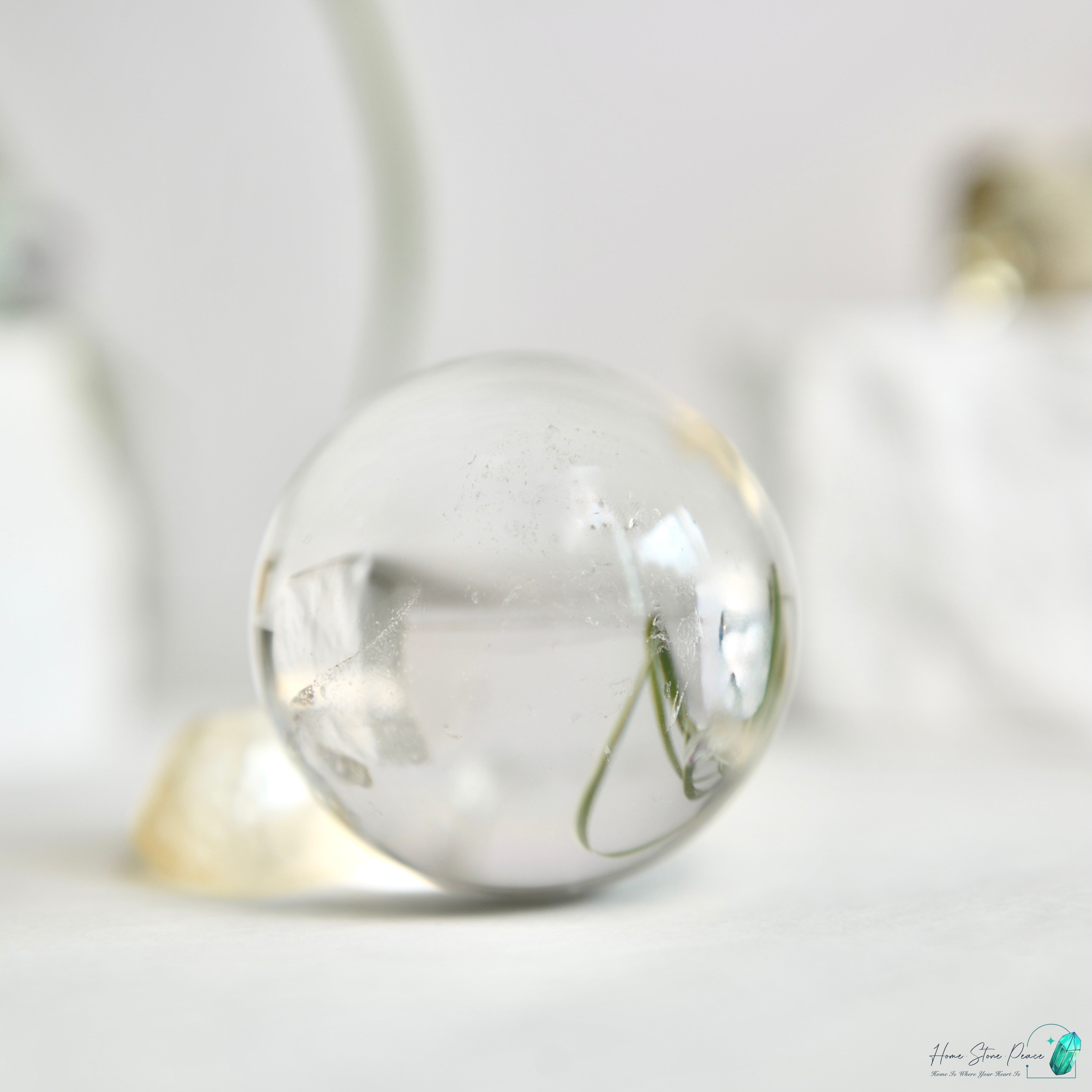 白水晶球(含彩虹) Clear Quartz Sphere with Rainbows