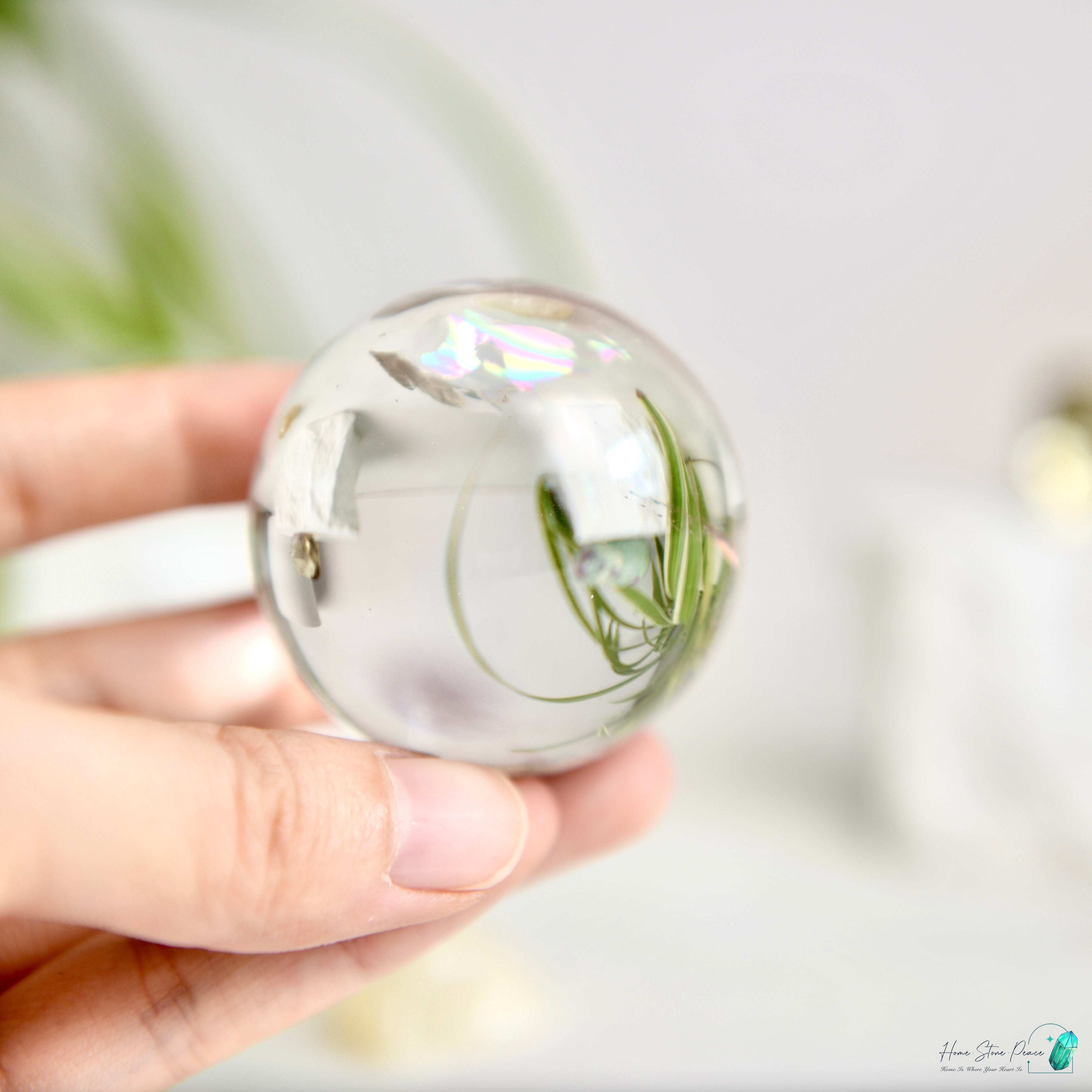 白水晶球(含彩虹) Clear Quartz Sphere with Rainbows