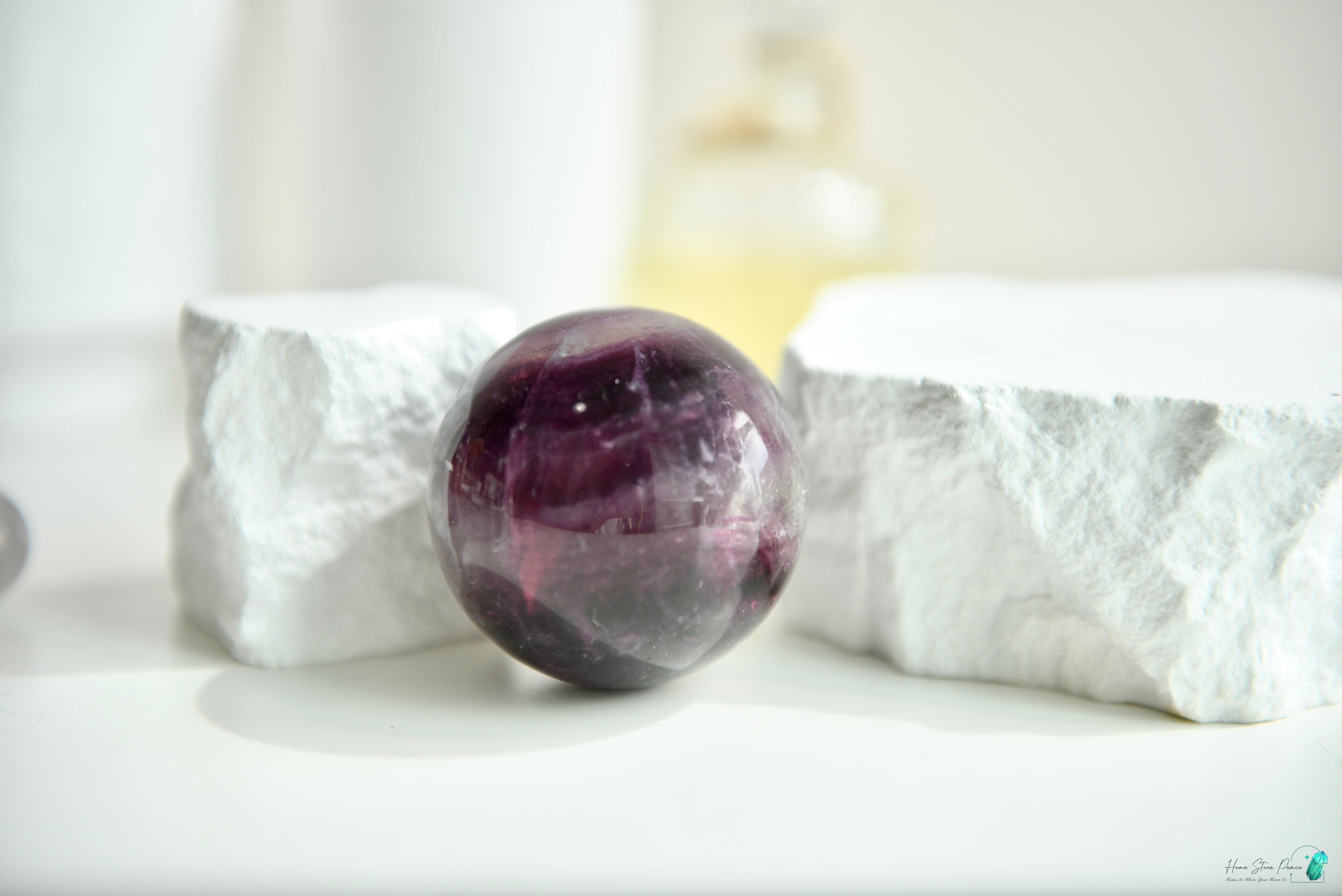 深紫螢石球(含彩虹）Deep Purple Fluorite Sphere with Rainbow