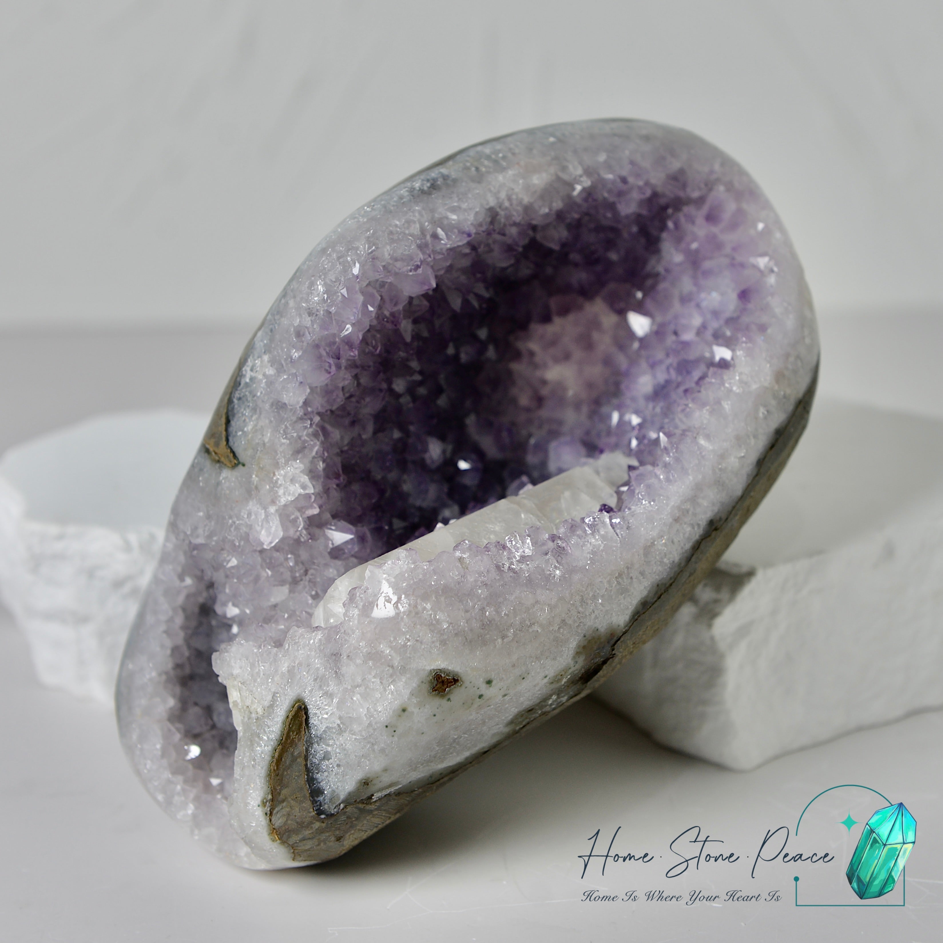 淺紫水晶方解石共生晶洞 Lavender Amethyst and Calcite Geode