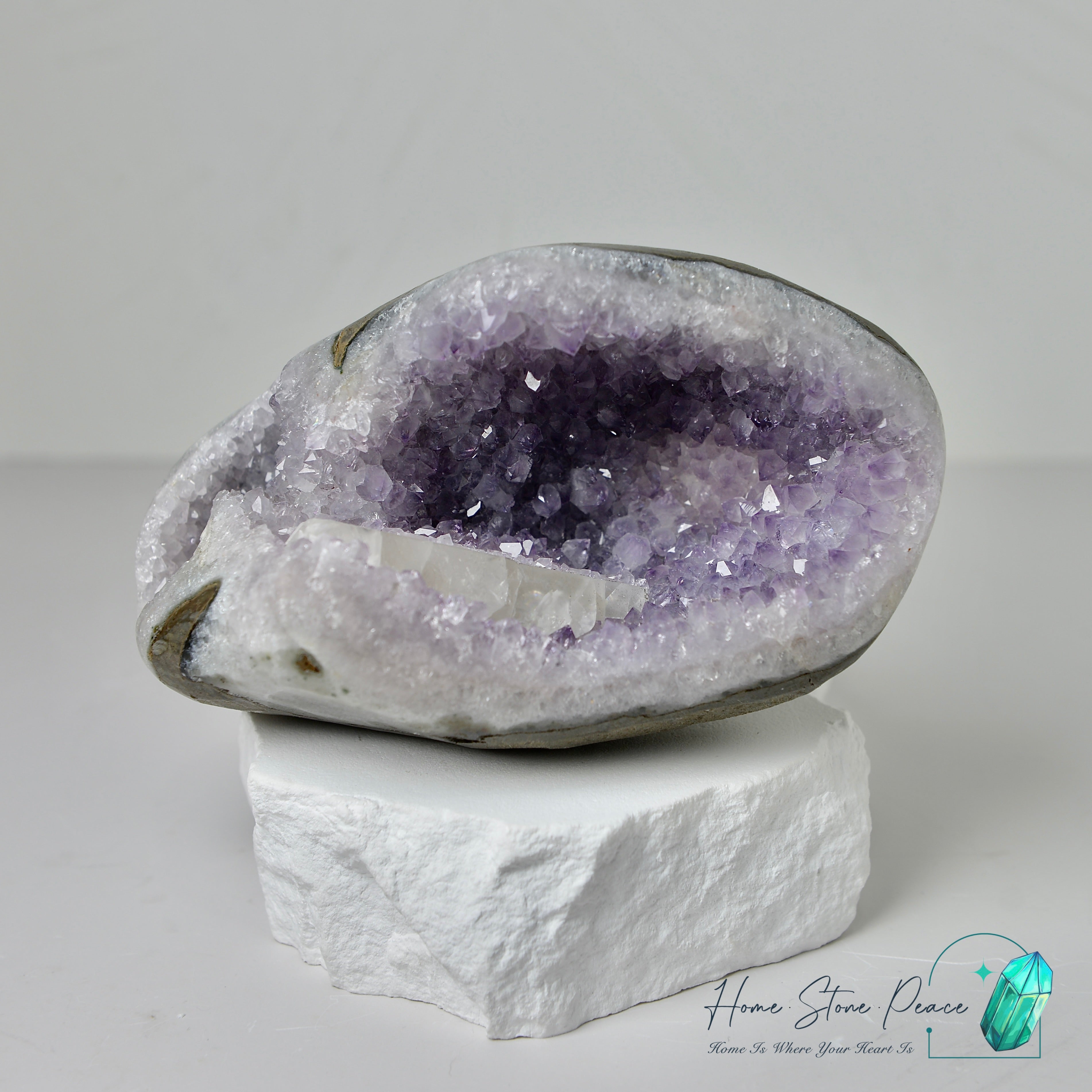淺紫水晶方解石共生晶洞 Lavender Amethyst and Calcite Geode