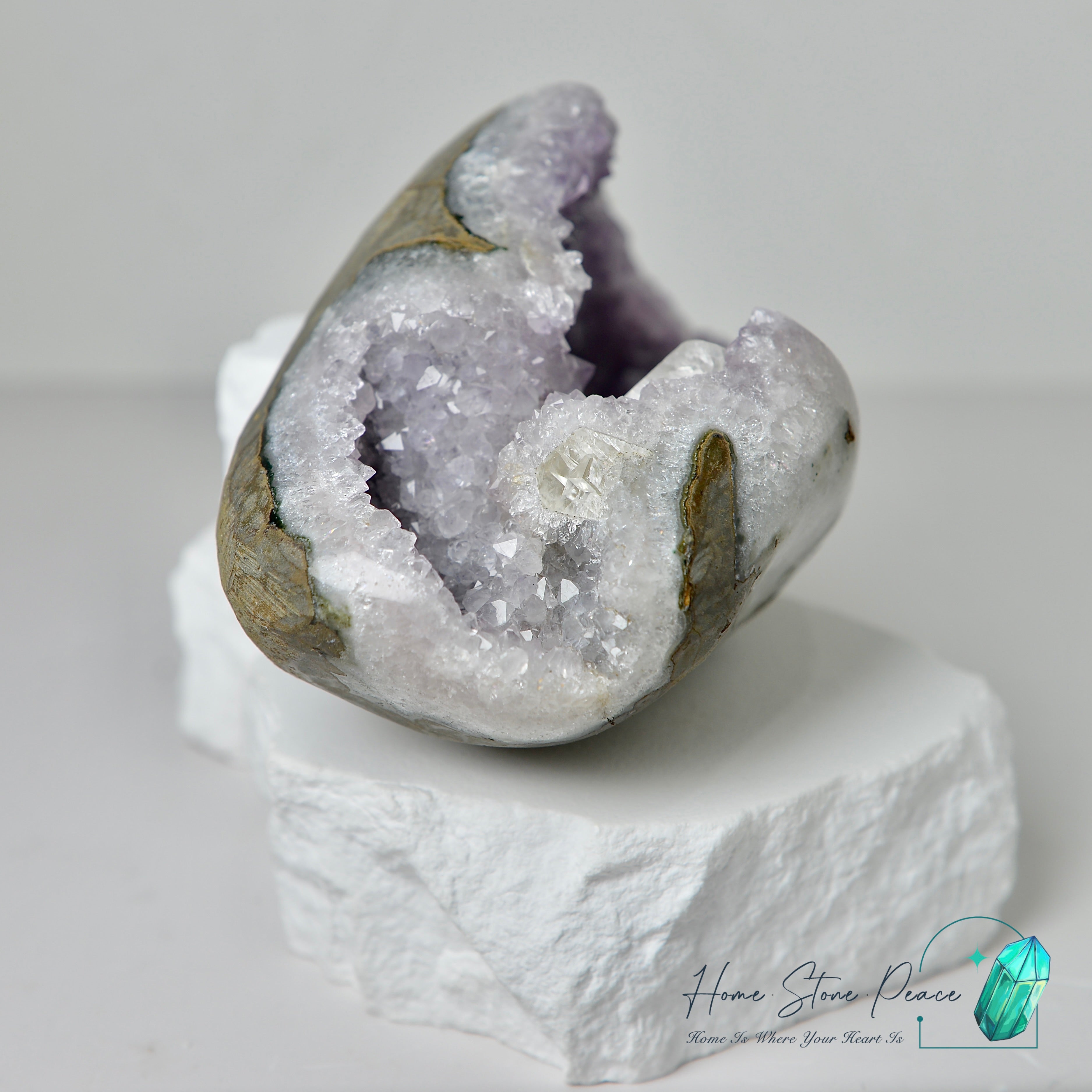 淺紫水晶方解石共生晶洞 Lavender Amethyst and Calcite Geode