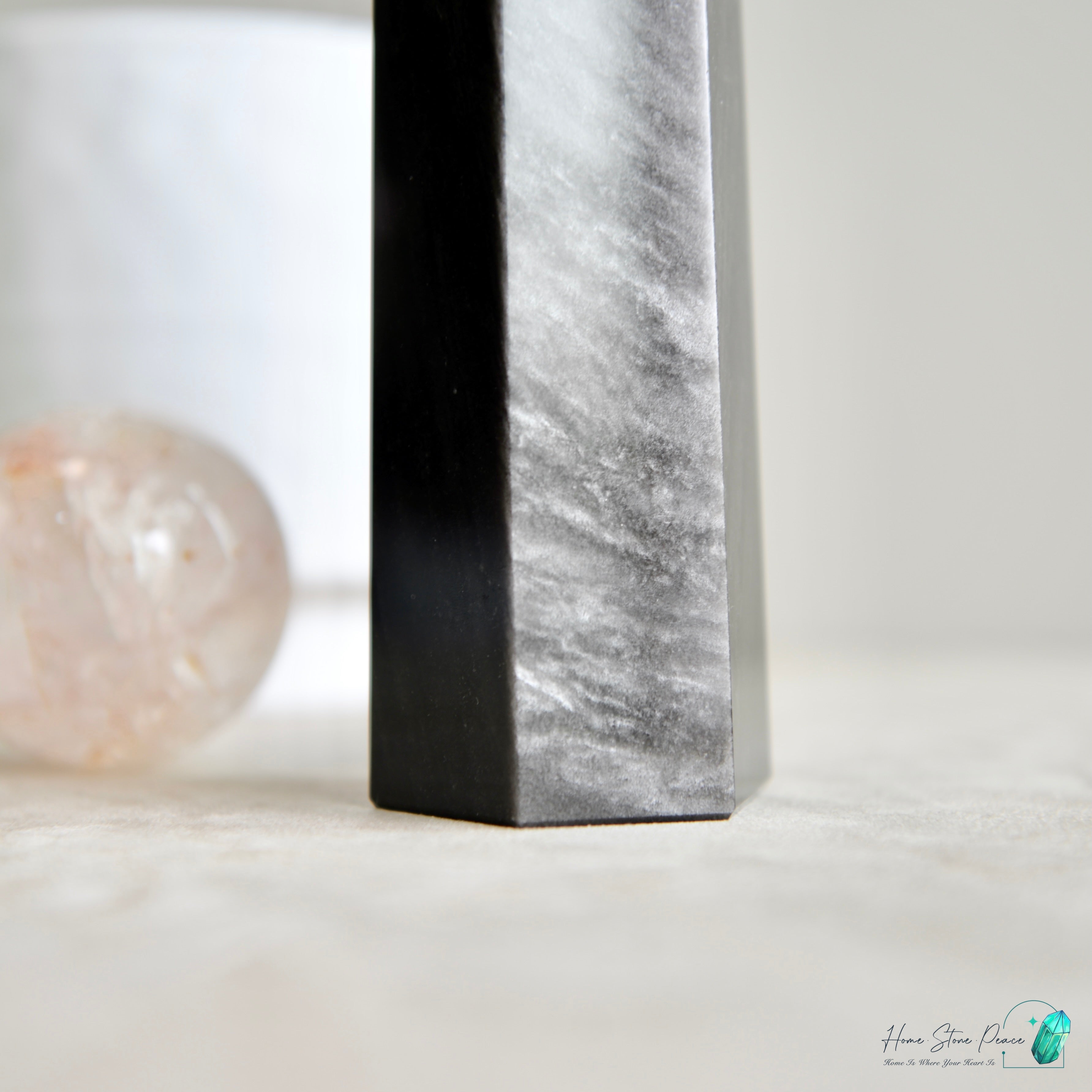 銀曜石柱(中型) Silver Sheen Obsidian Tower (Palm-Size)