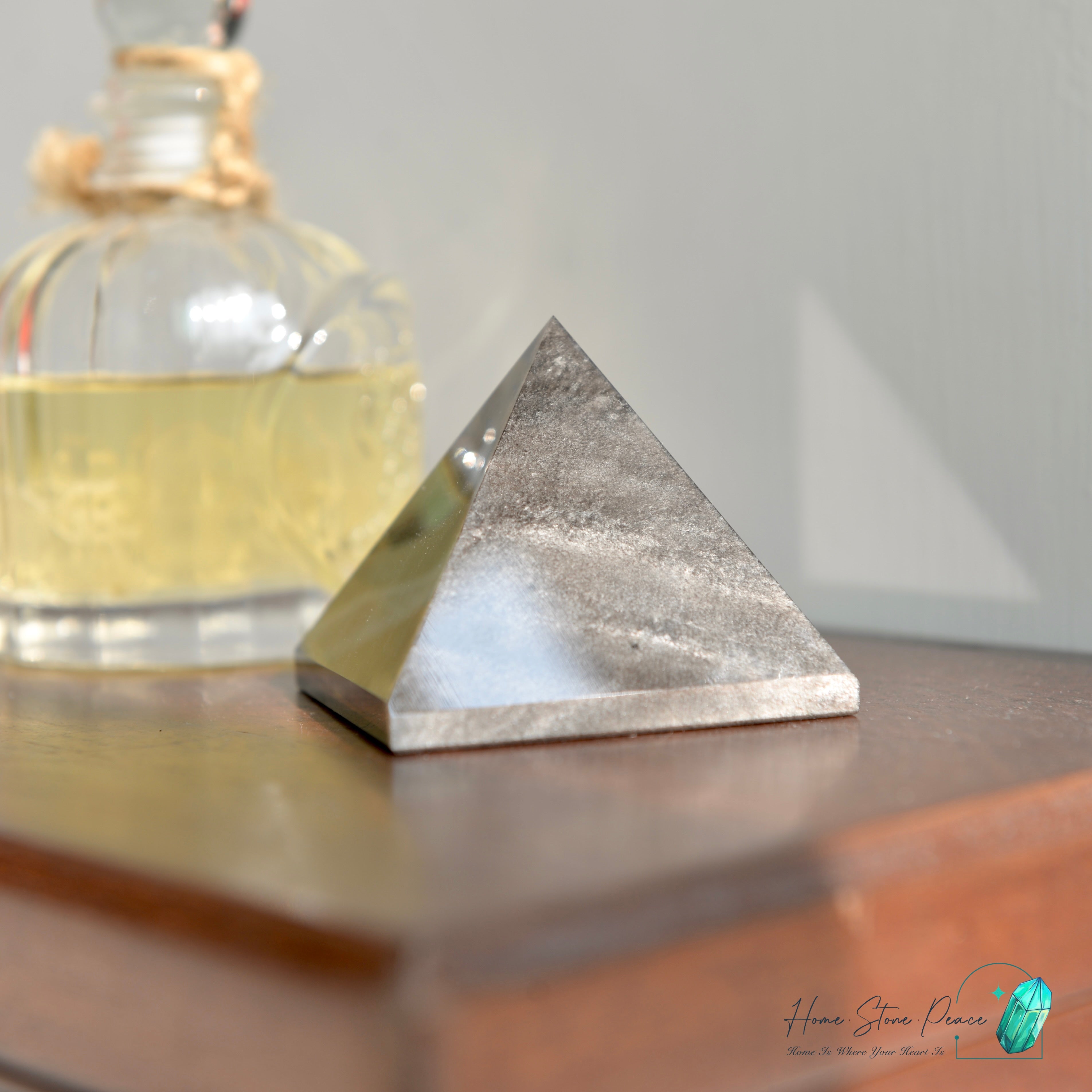 銀曜石金字塔 Silver Sheen Obsidian Pyramid