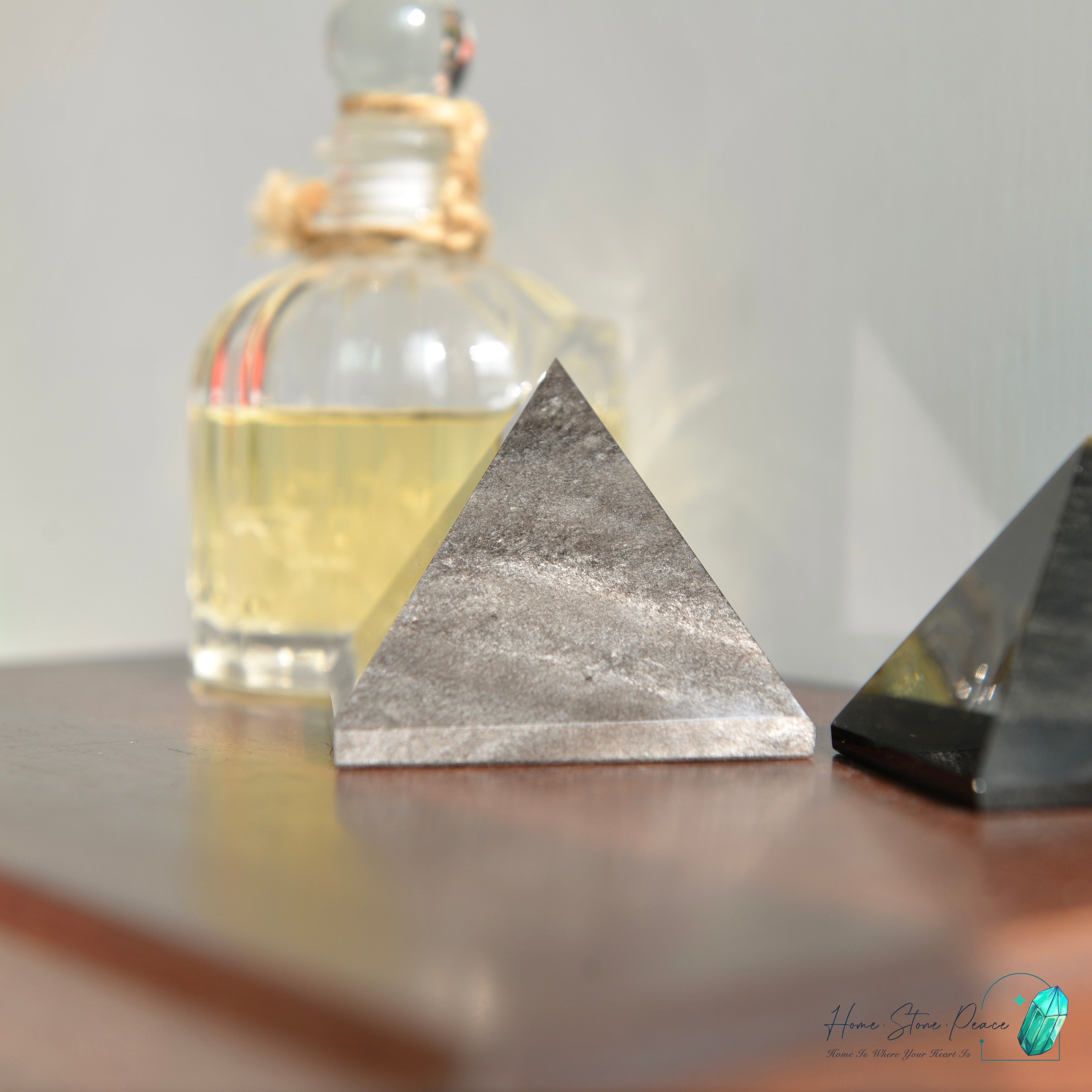 銀曜石金字塔 Silver Sheen Obsidian Pyramid