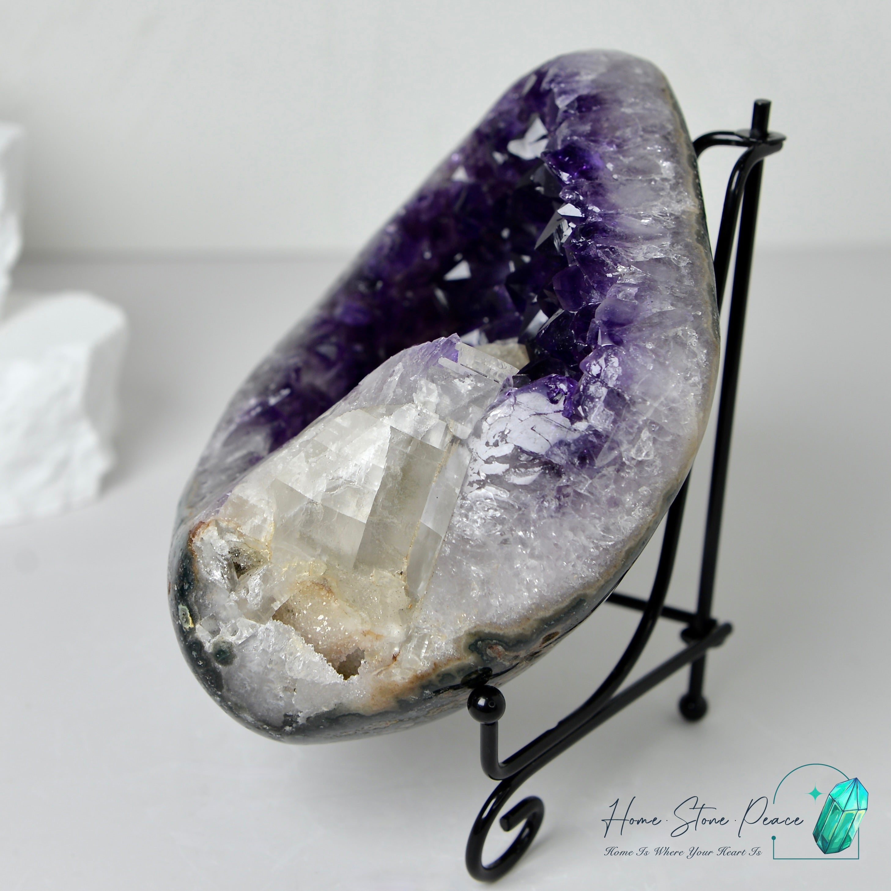 紫水晶方解石共生晶洞Amethyst and Calcite Geode