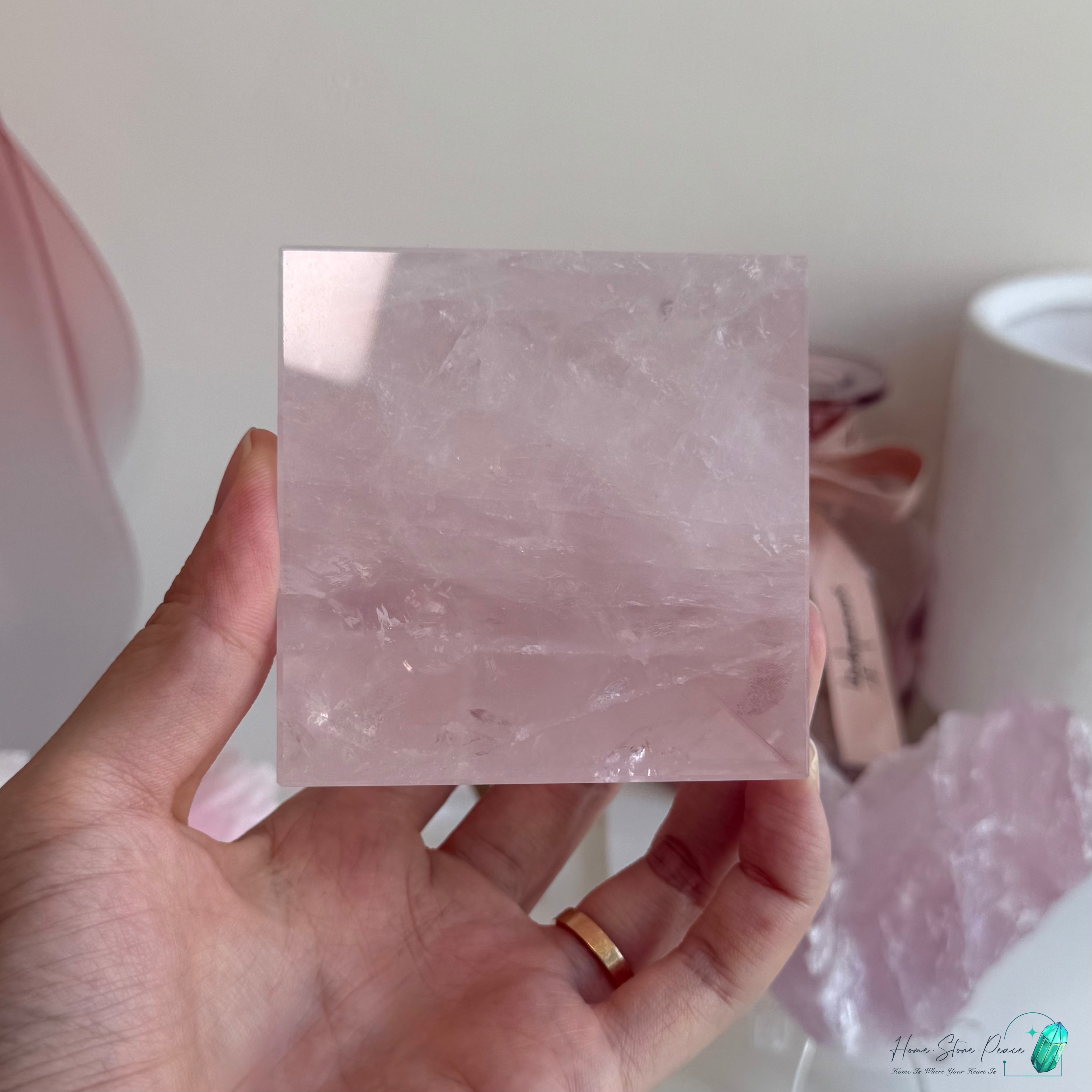 粉晶金字塔 Rose Quartz Pyramid